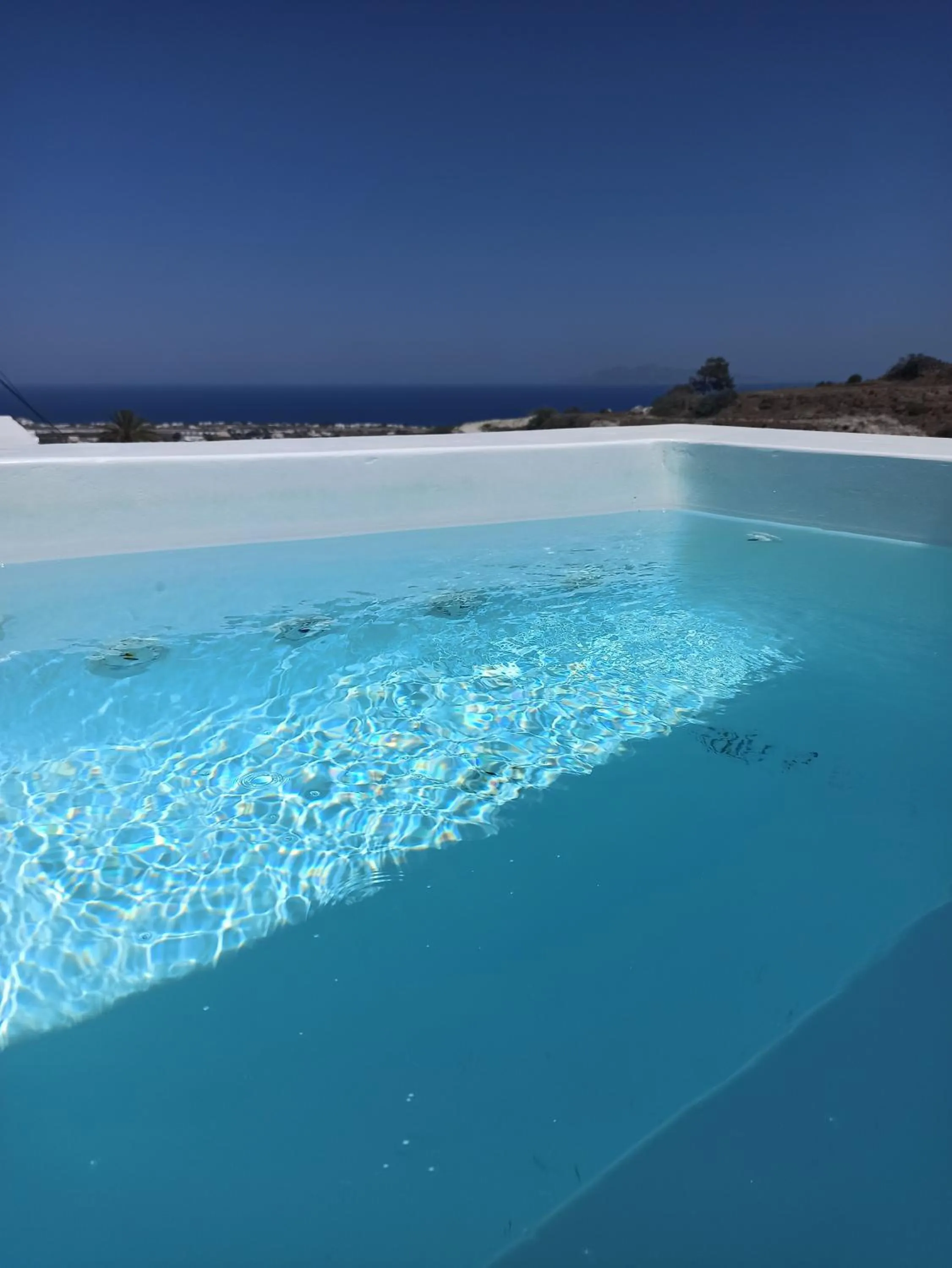 Hot Tub in Amphitrite Suites Santorini