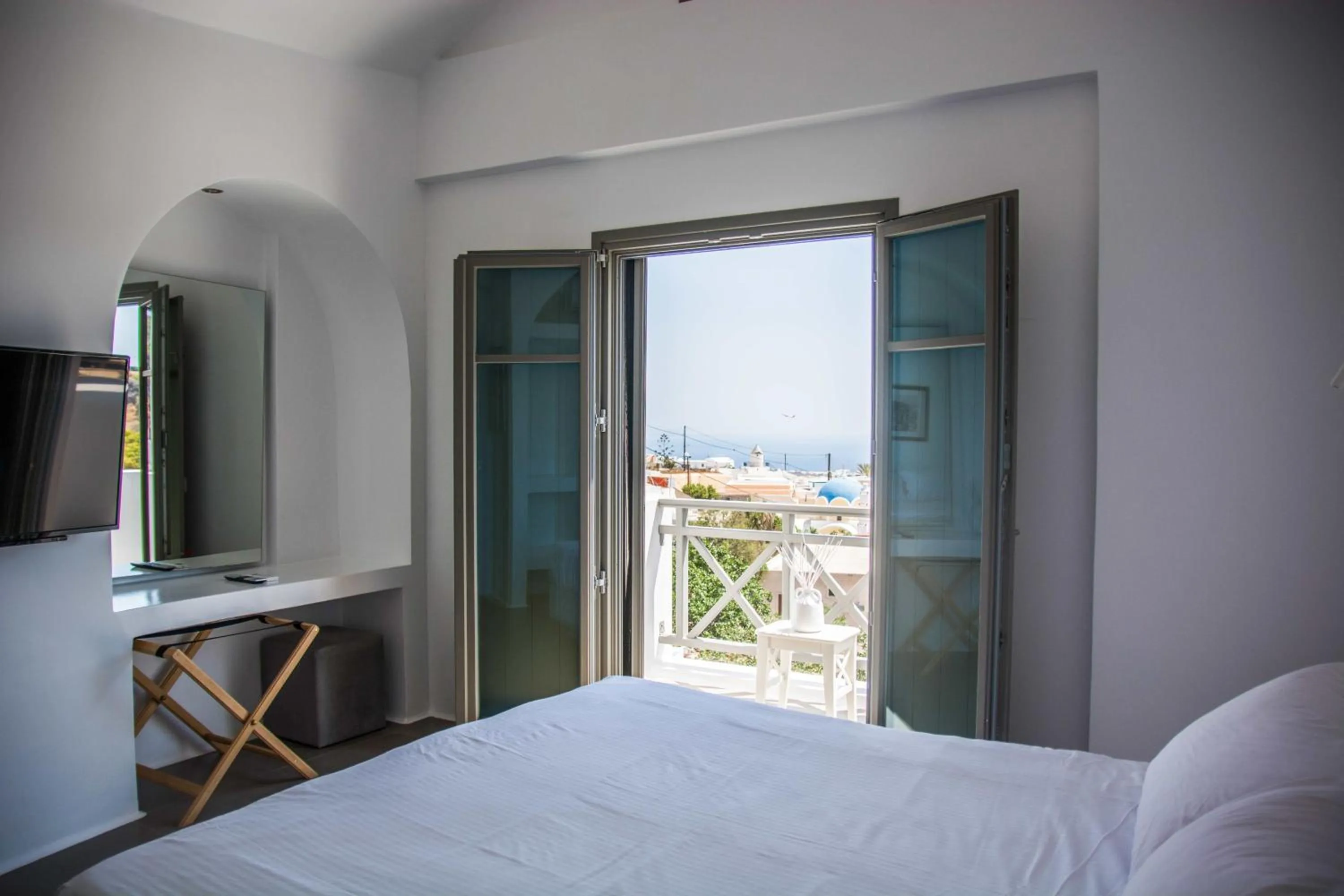View (from property/room), Bed in Amphitrite Suites Santorini