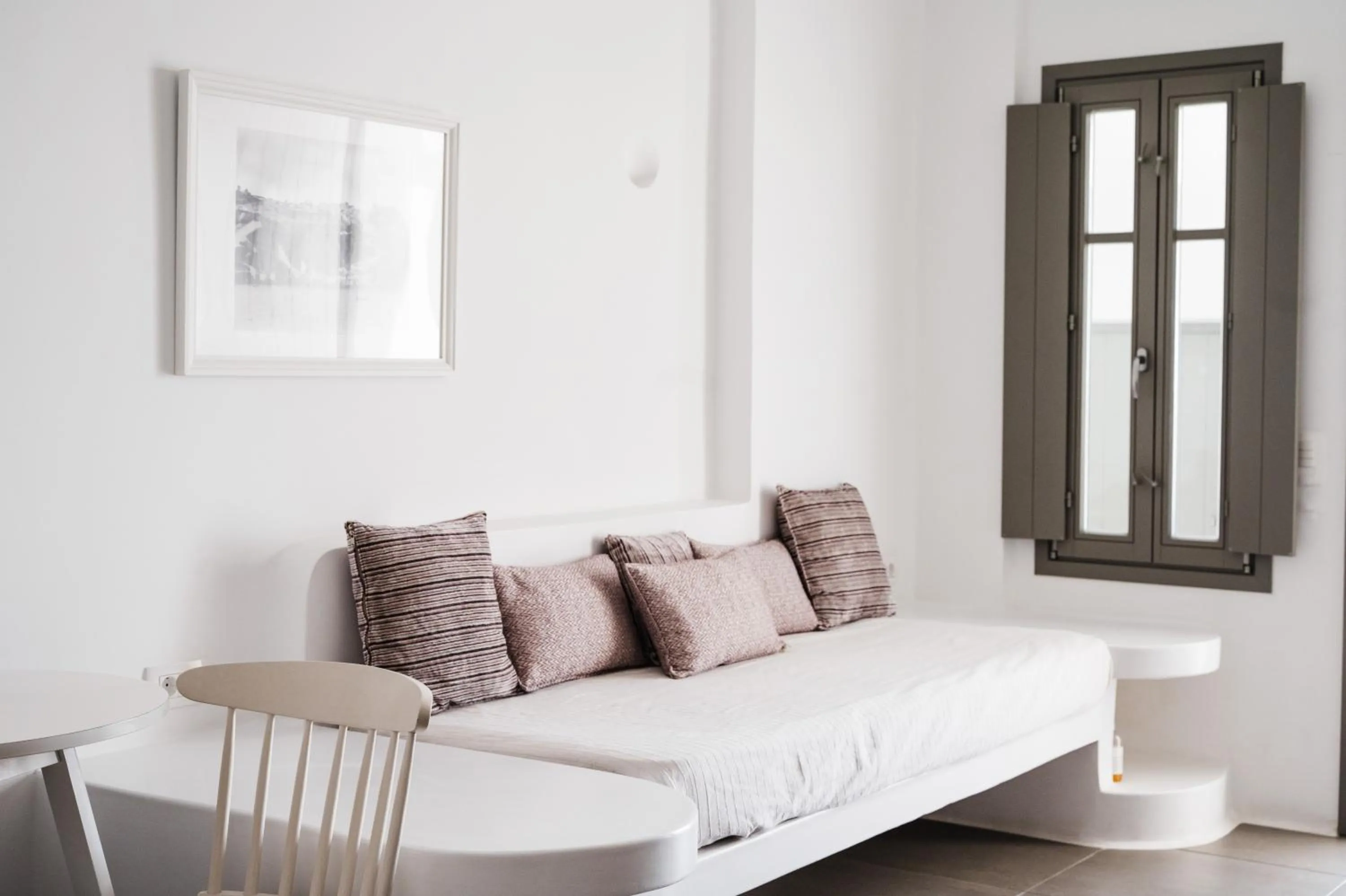 Living room in Amphitrite Suites Santorini