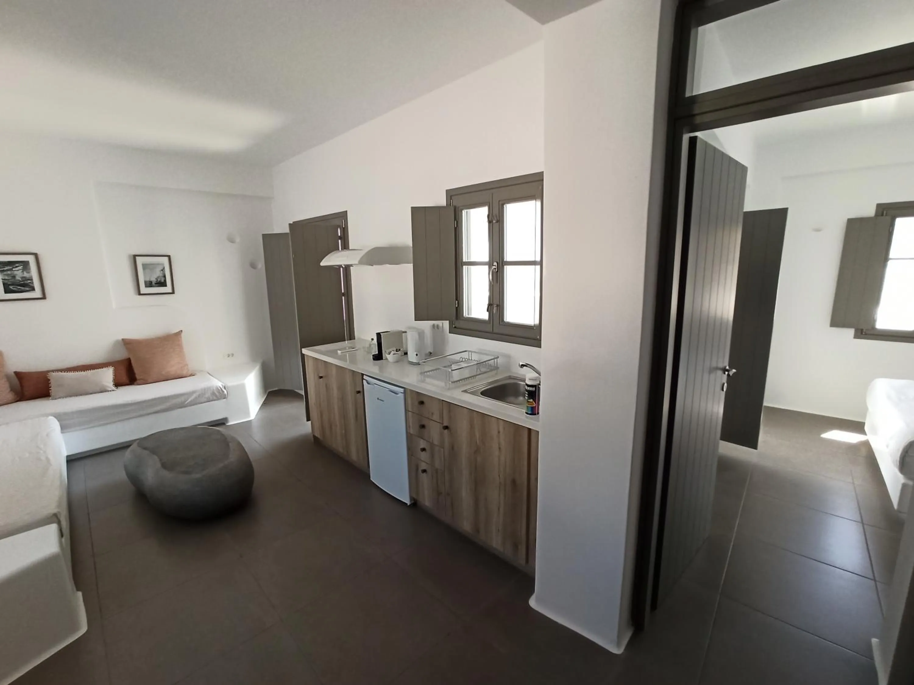 Seating area in Amphitrite Suites Santorini