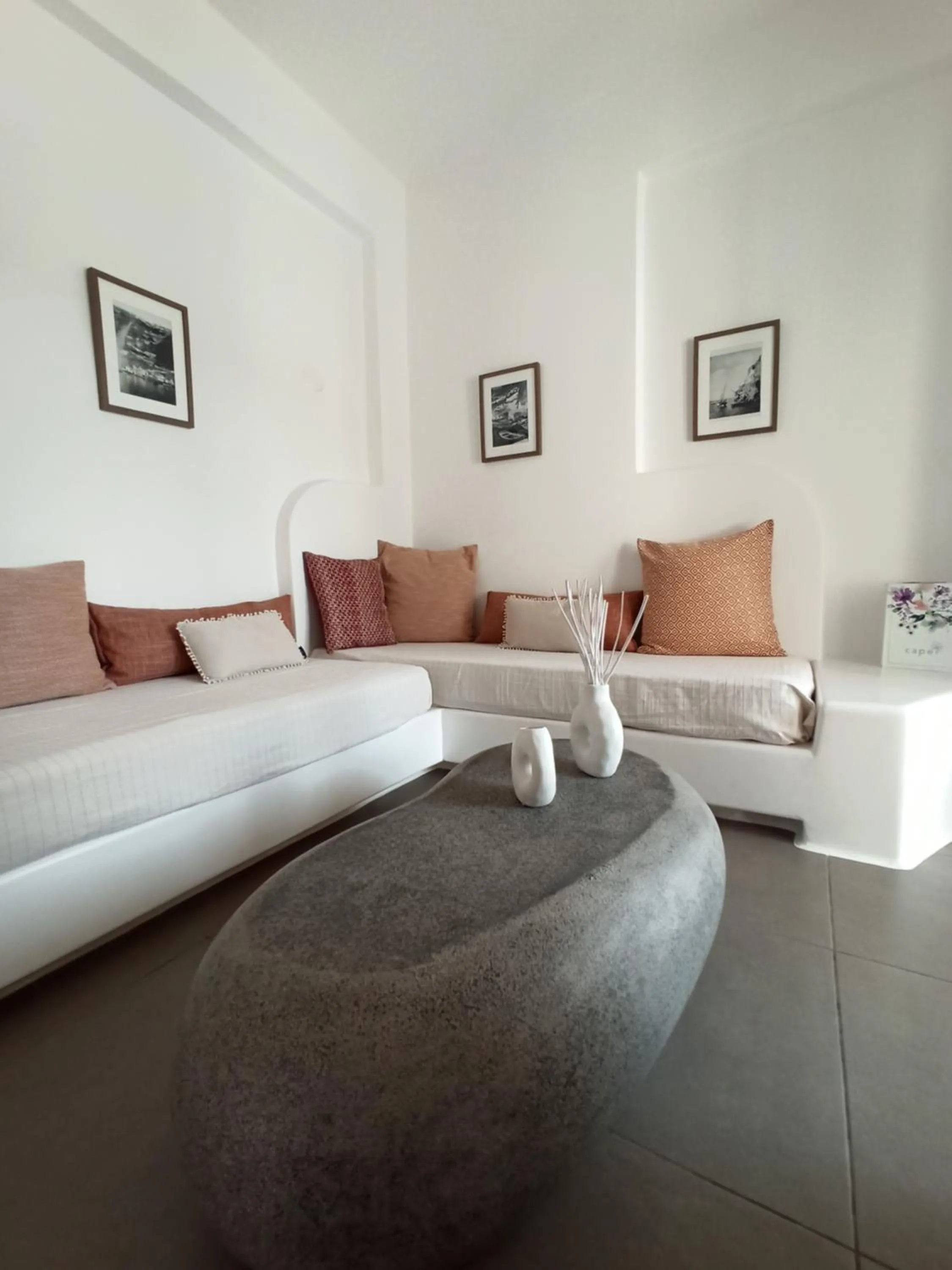 Living room in Amphitrite Suites Santorini
