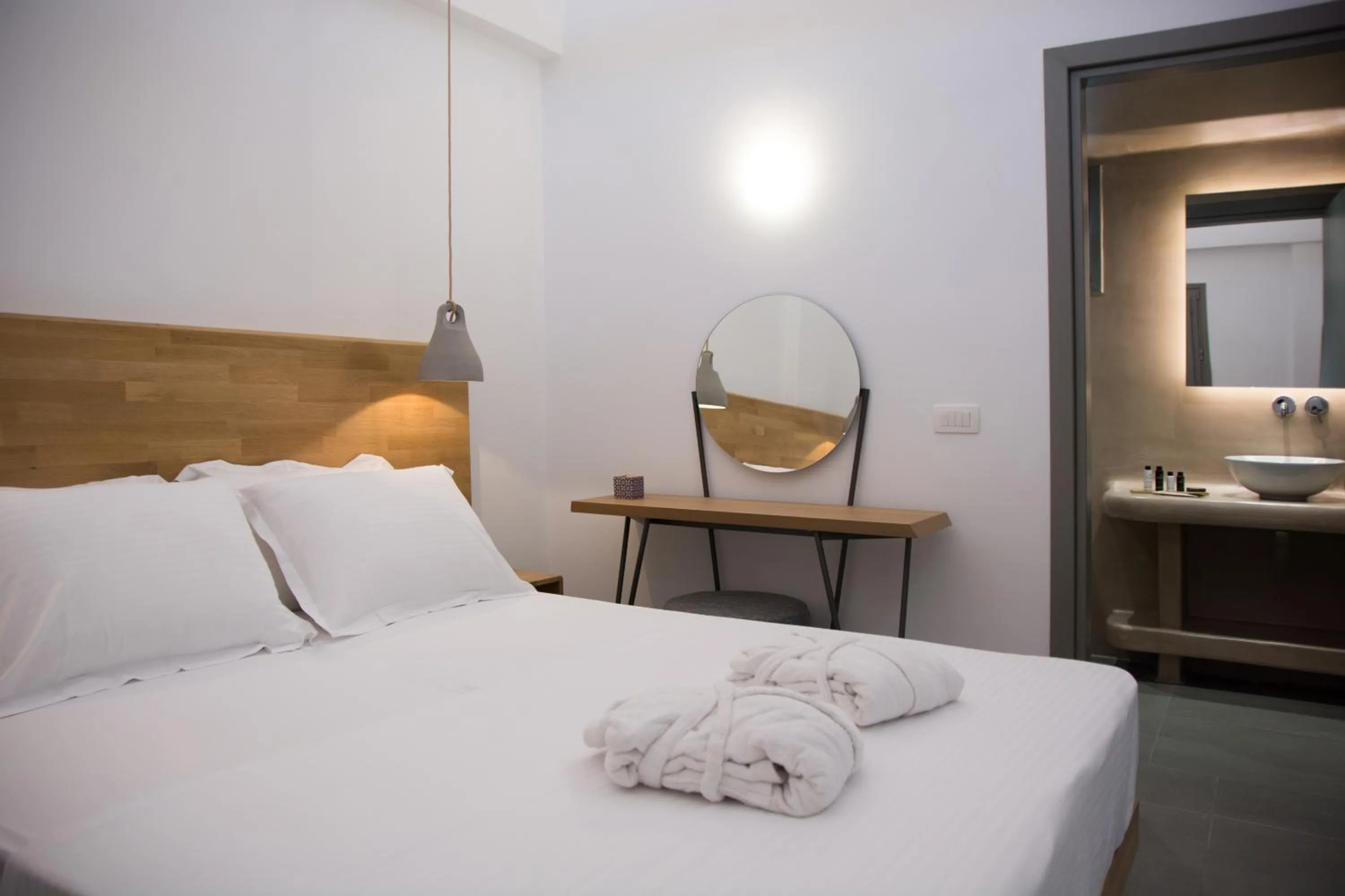 Bed in Amphitrite Suites Santorini