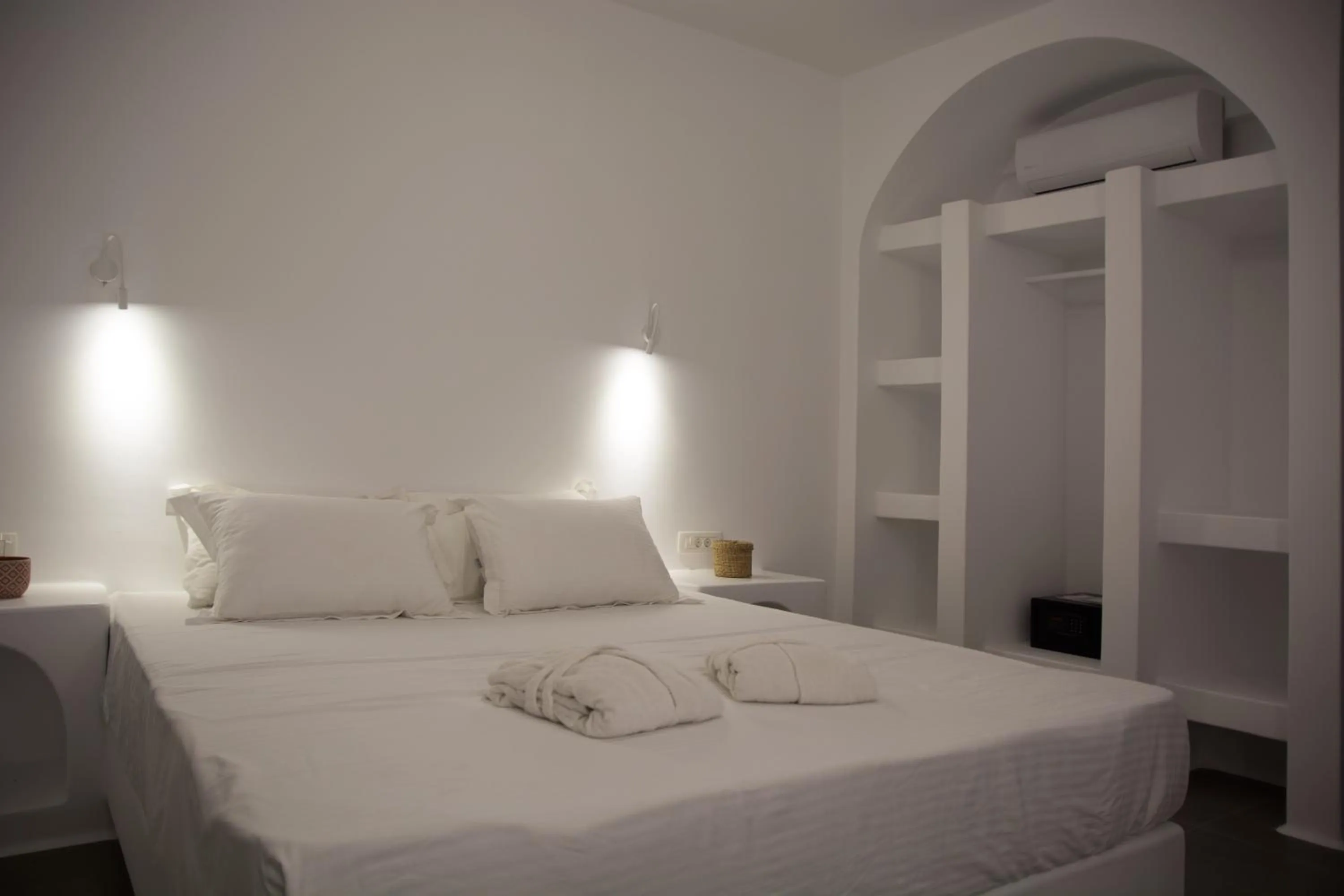 Bed in Amphitrite Suites Santorini