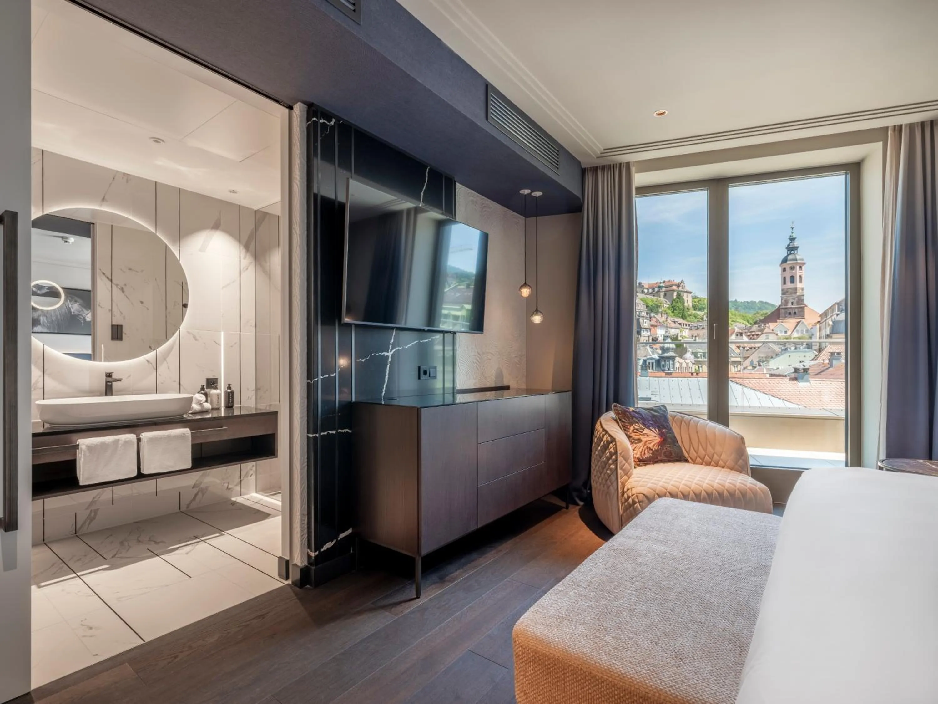 Bathroom, Bed in Steigenberger Icon Europäischer Hof Baden Baden