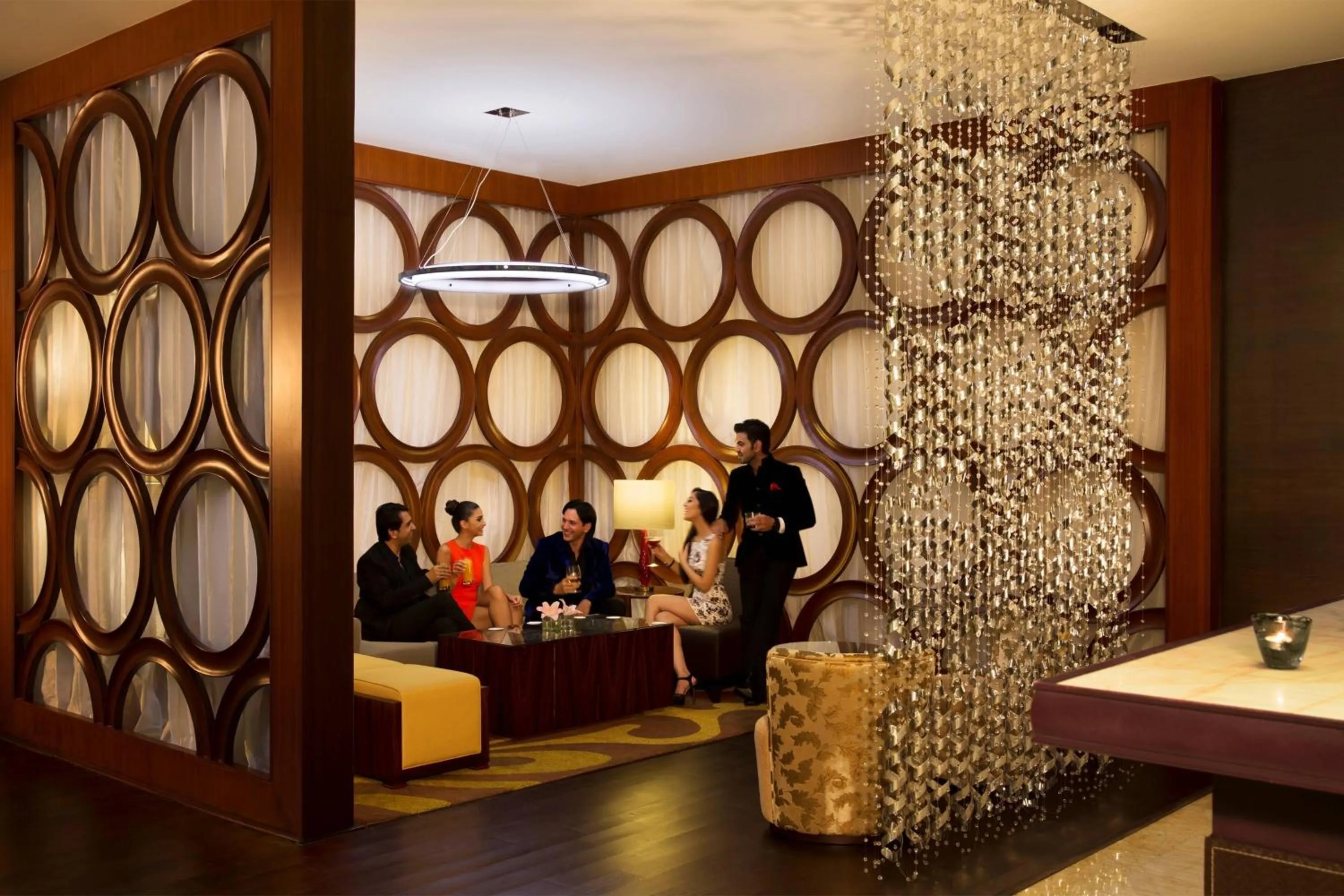 Lounge or bar in JW Marriott Hotel Bengaluru