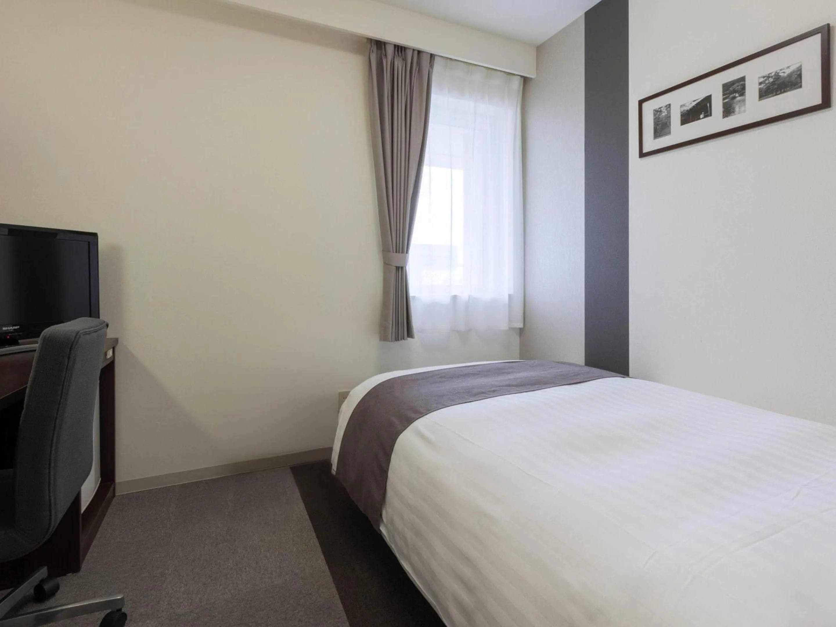 Bedroom, Bed in Comfort Hotel Akita