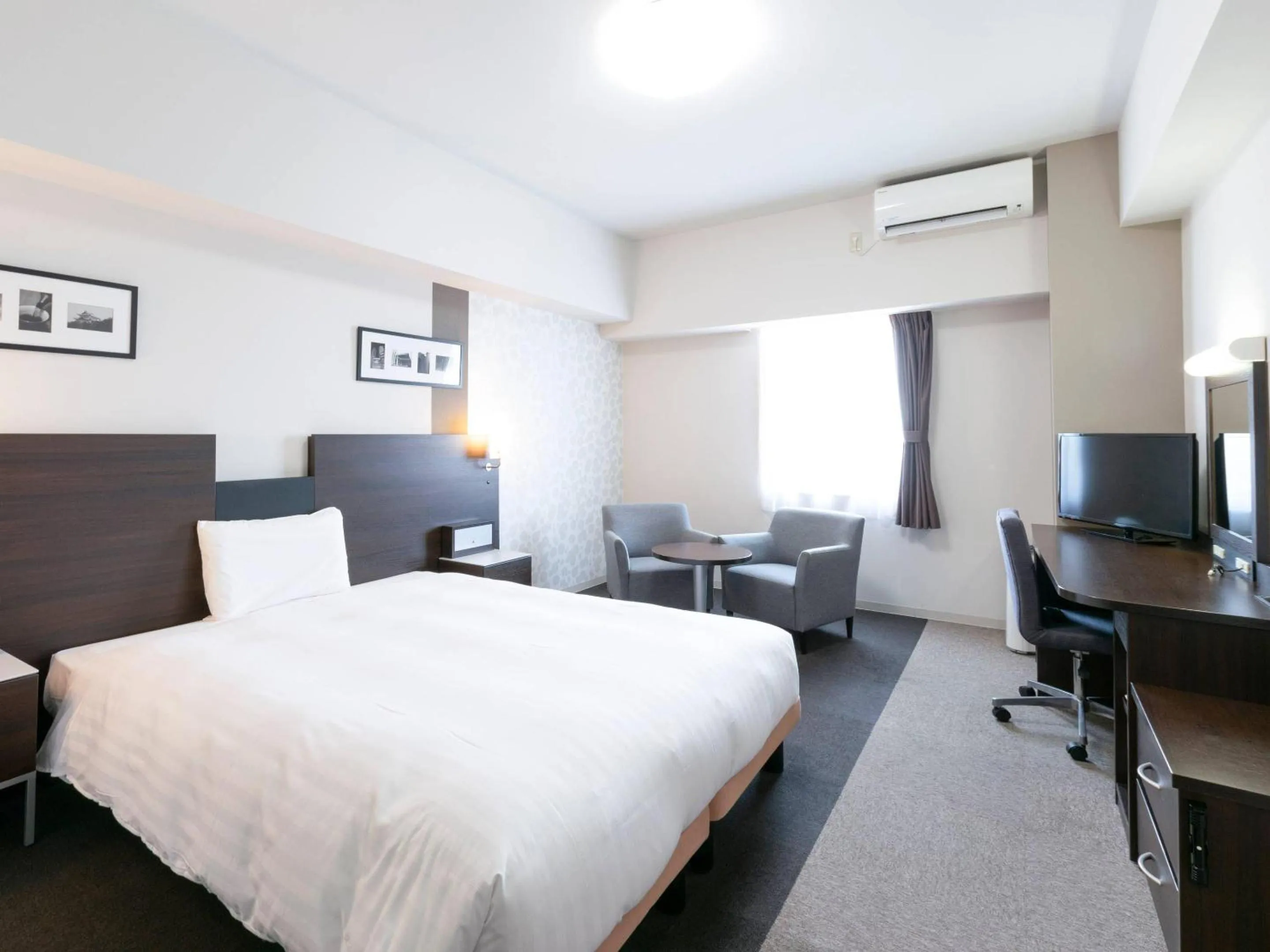 Bedroom, Bed in Comfort Hotel Central International Airport