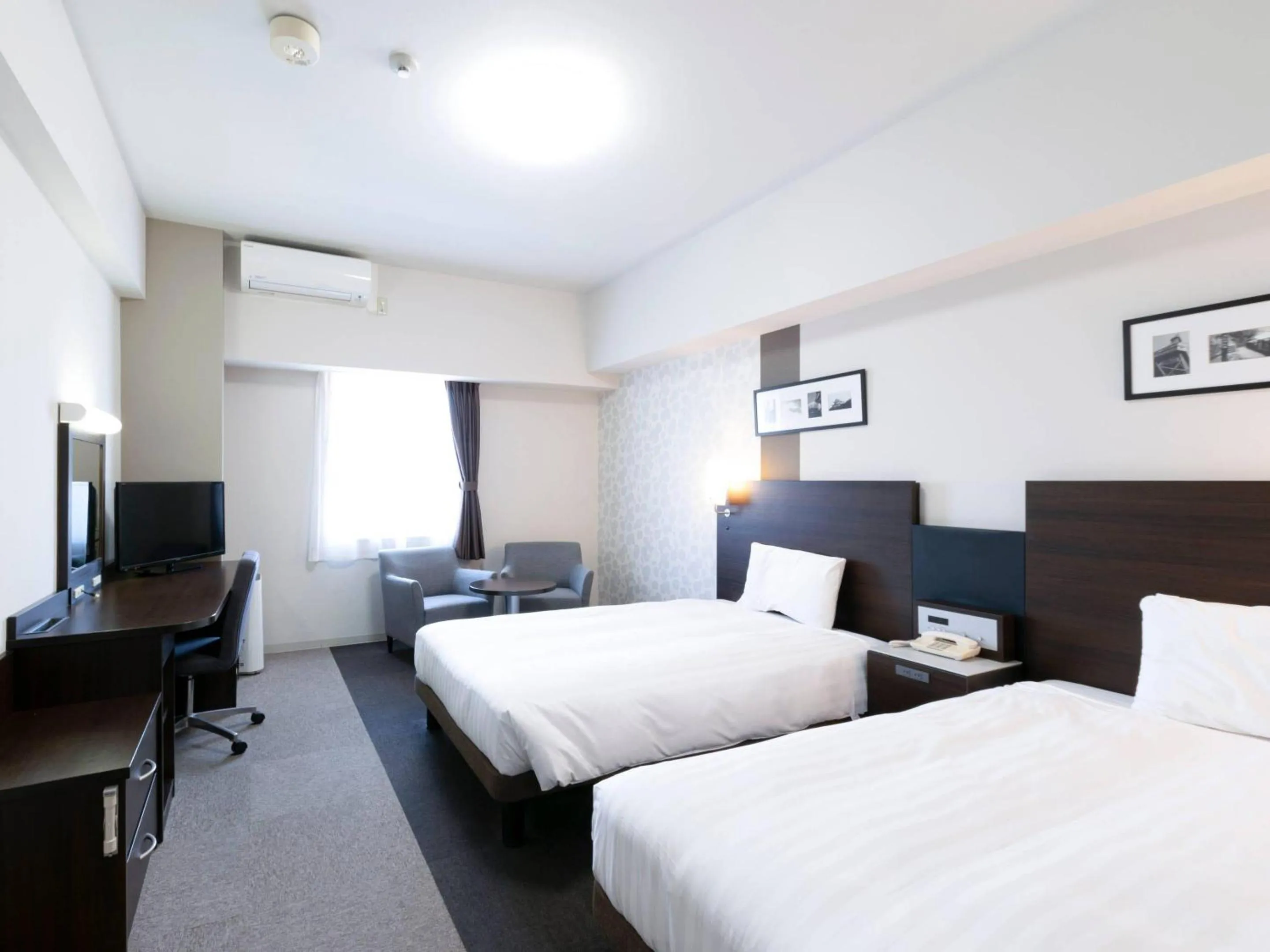 Bedroom, Bed in Comfort Hotel Central International Airport