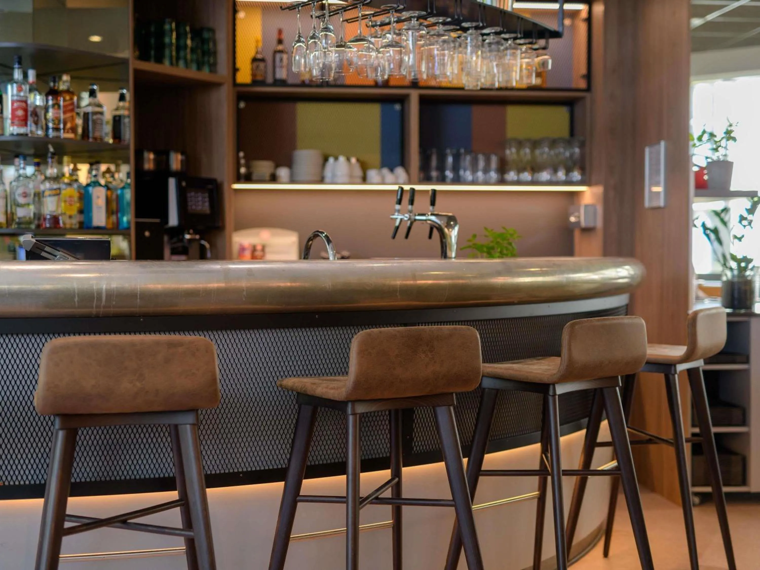 Lounge or bar in Novotel Suites München Parkstadt Schwabing