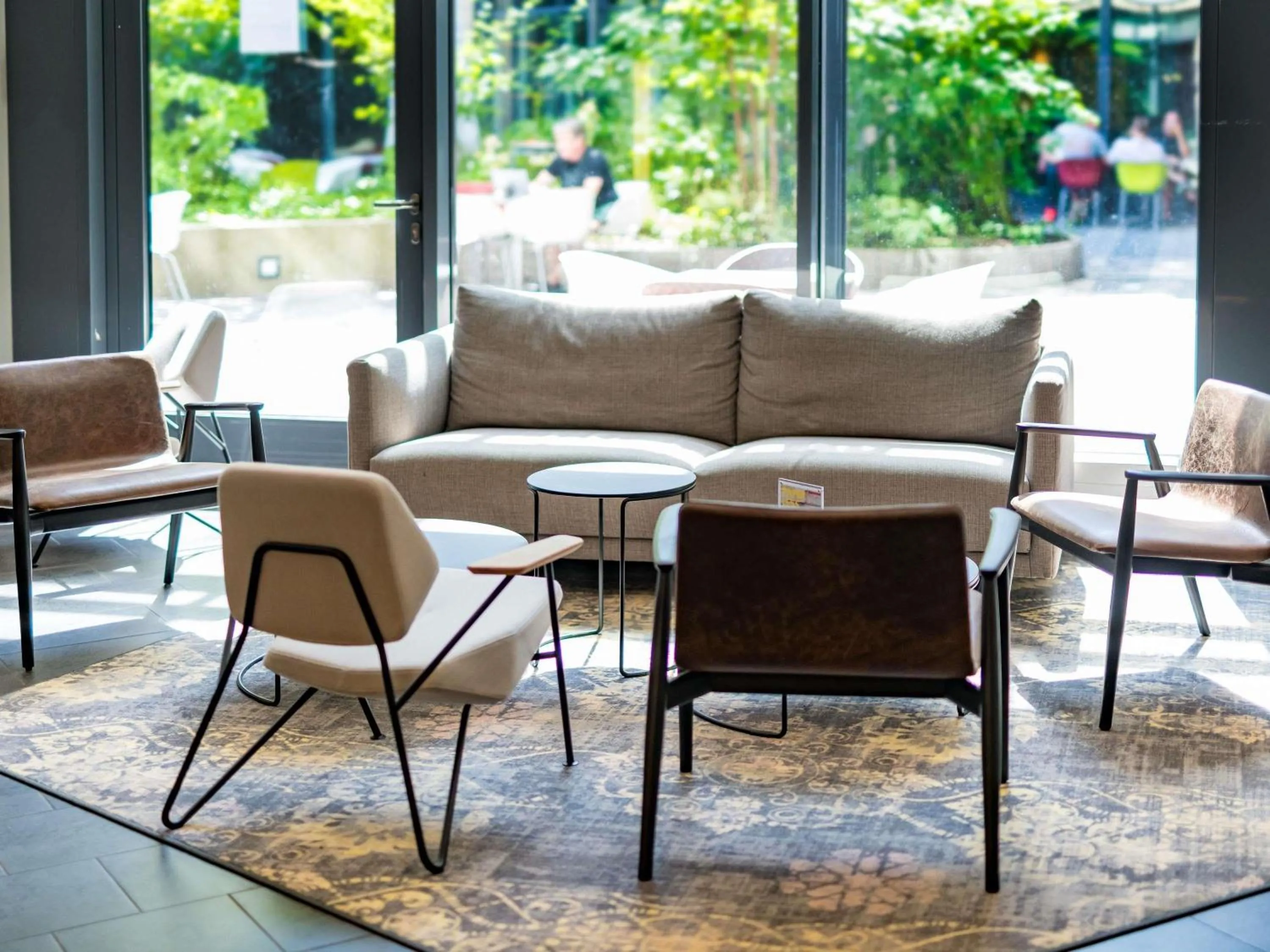 Lounge or bar in Novotel Suites München Parkstadt Schwabing