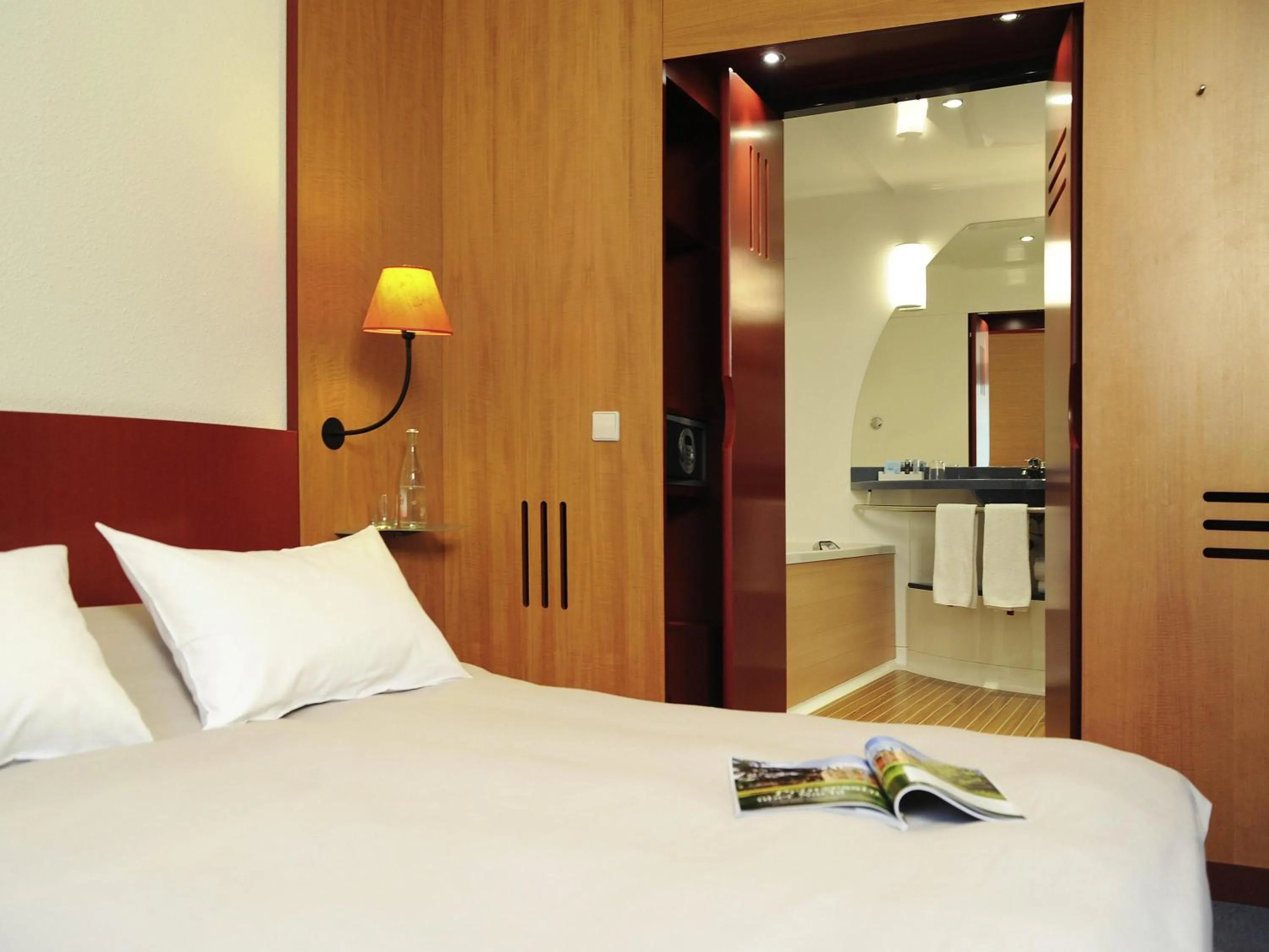 Bedroom, Bed in Novotel Suites München Parkstadt Schwabing