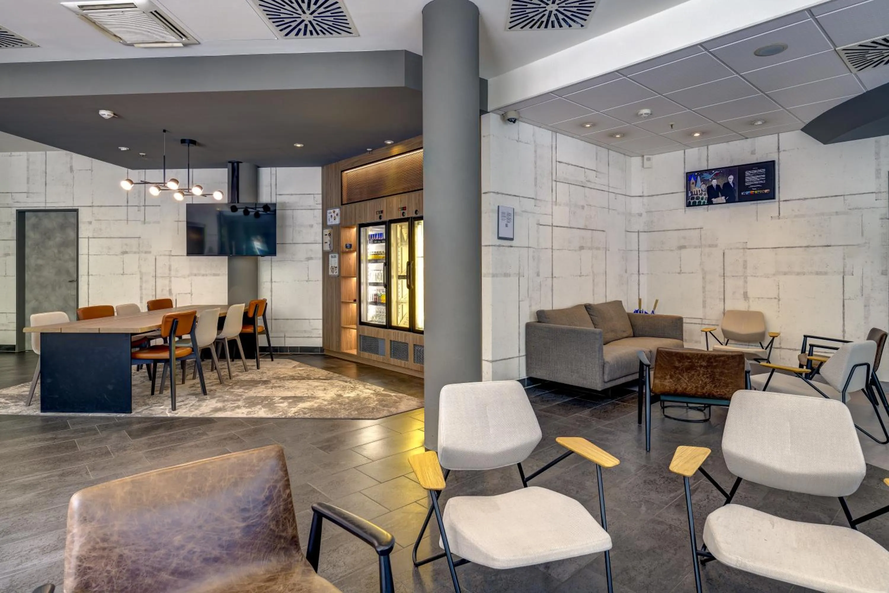 Lounge or bar in Novotel Suites München Parkstadt Schwabing