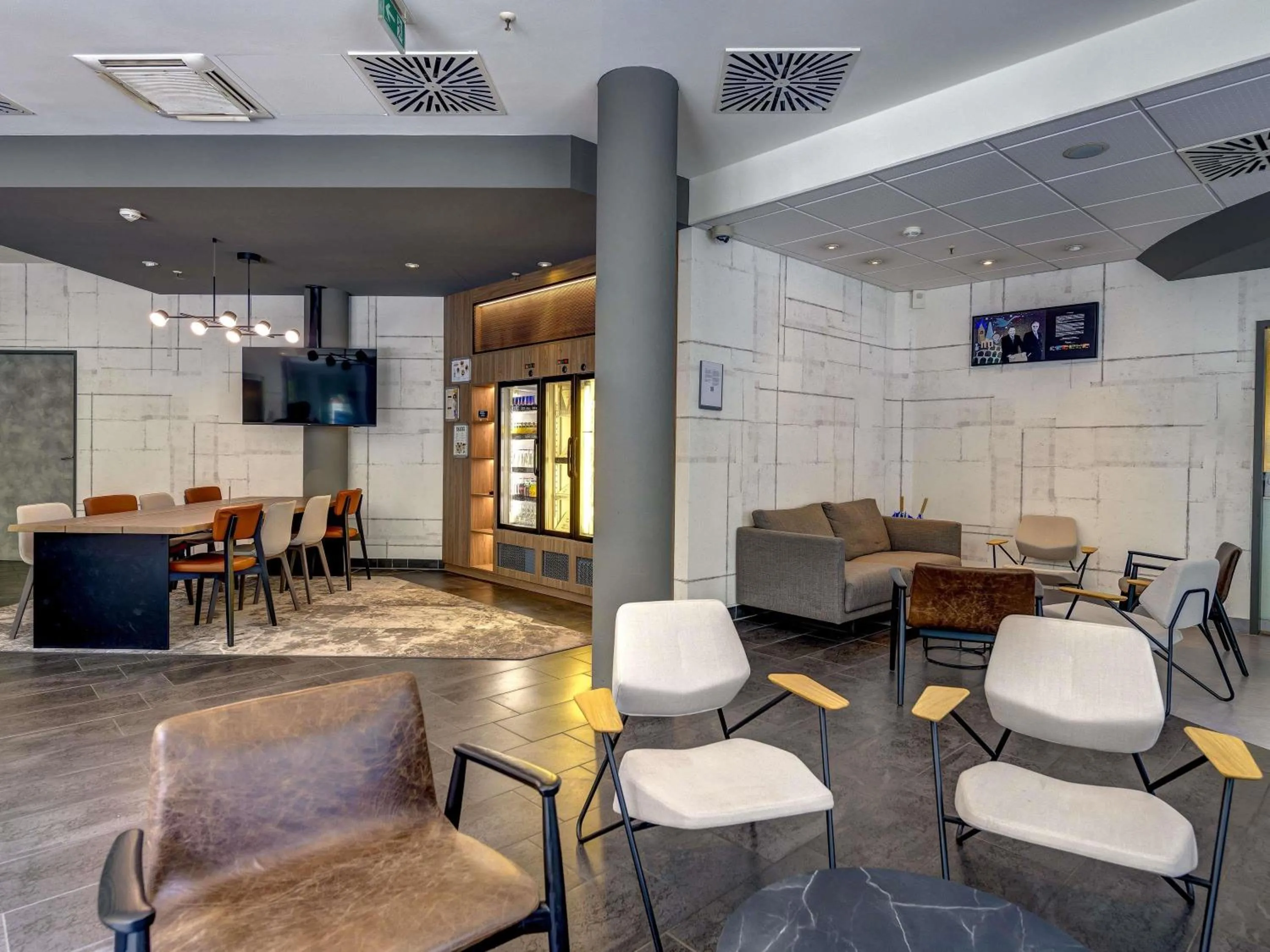 Lounge or bar in Novotel Suites München Parkstadt Schwabing