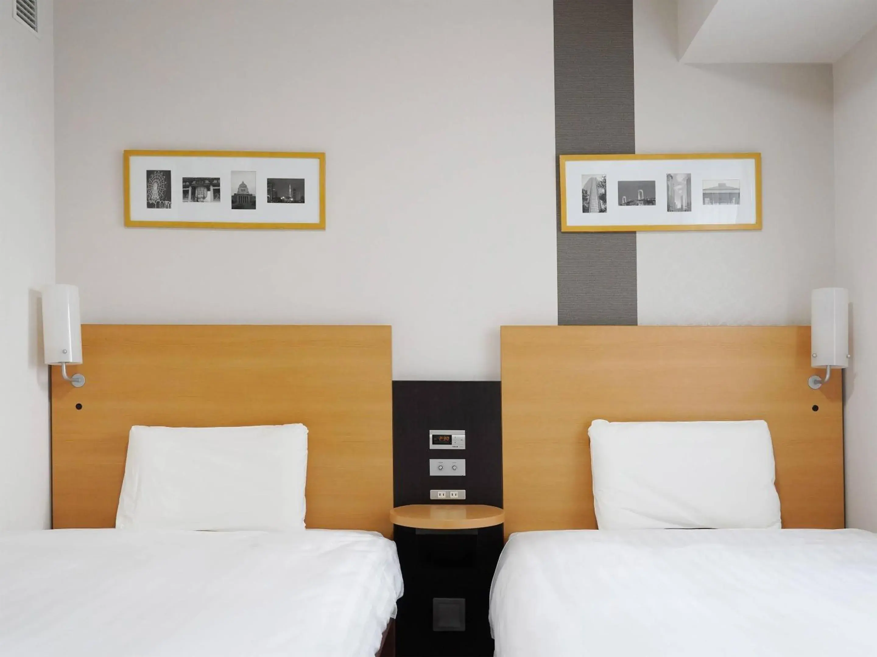 Twin Room - Non-Smoking in Comfort Hotel Tokyo Kanda Twin Room - Non-Smoking in Comfort Hotel Tokyo Kanda