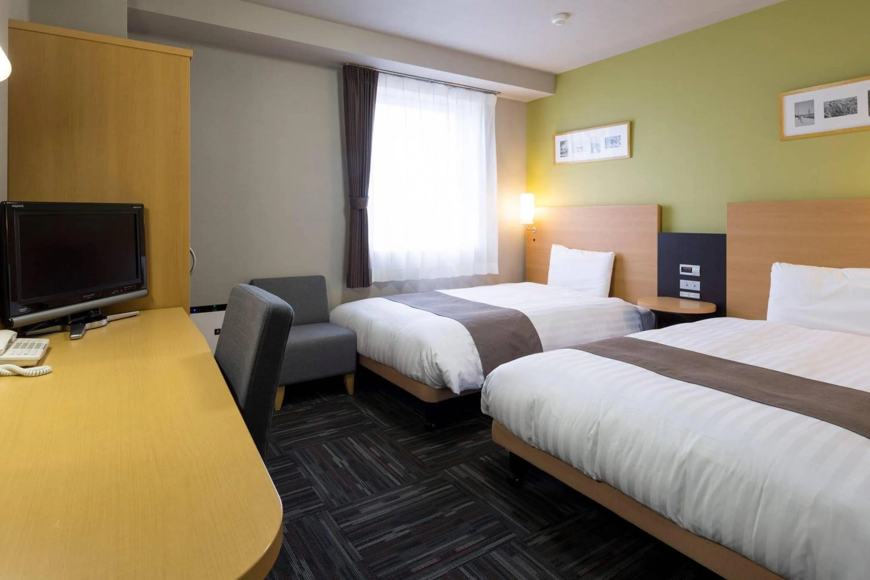 Bedroom, Bed in Comfort Hotel Tsubamesanjo