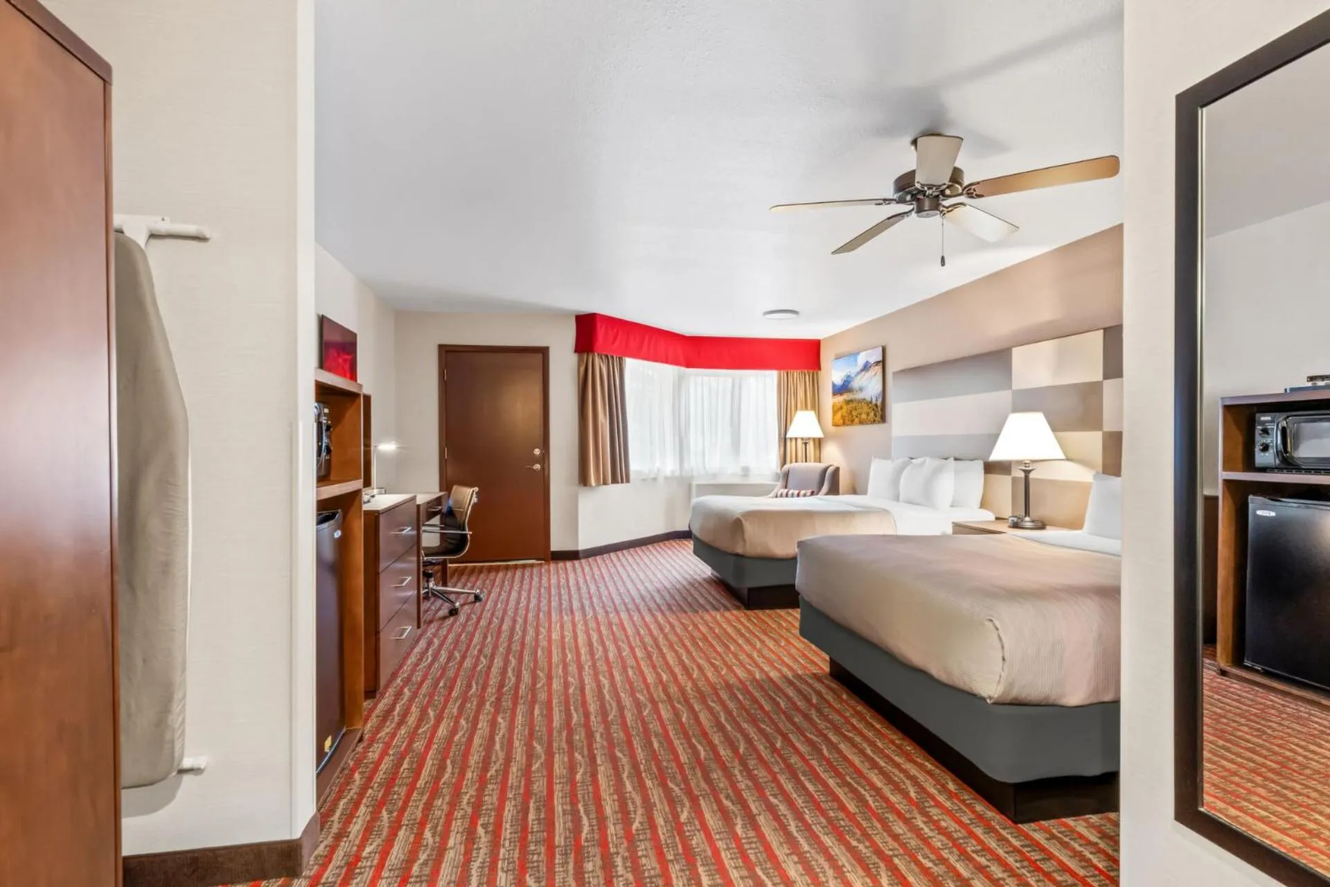 Bed in Quality Inn near Rocky Mountain National Park