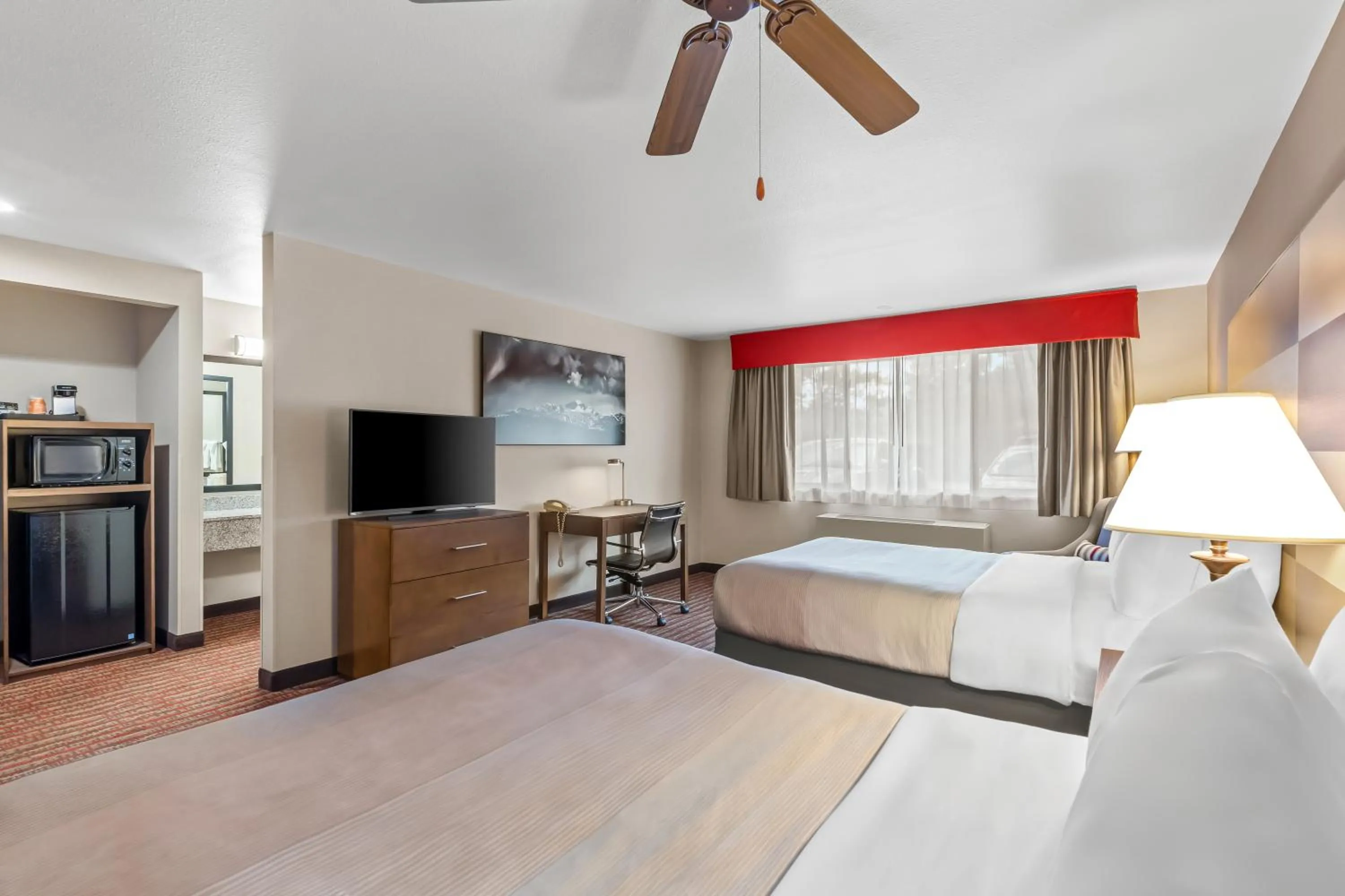 Bed in Quality Inn near Rocky Mountain National Park