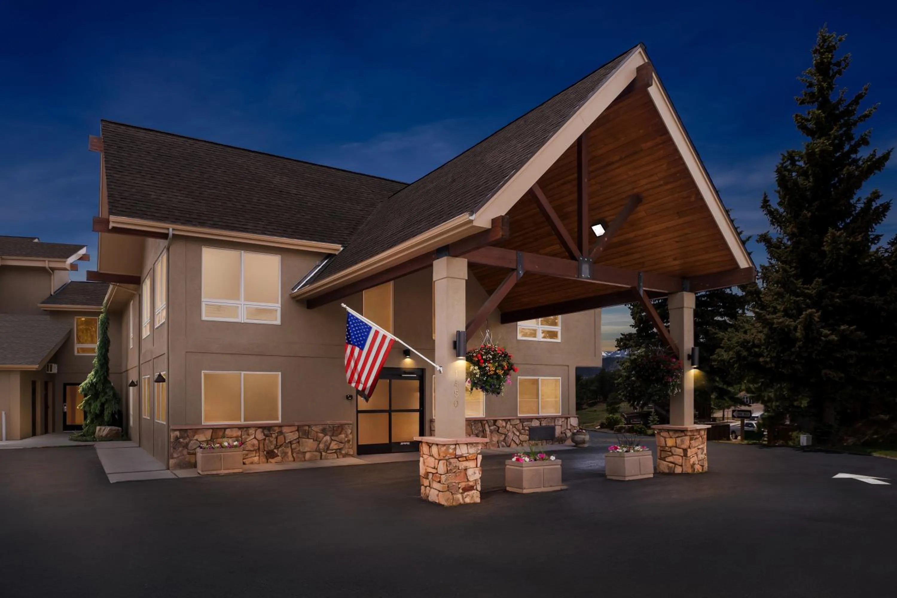 Property building in Quality Inn near Rocky Mountain National Park