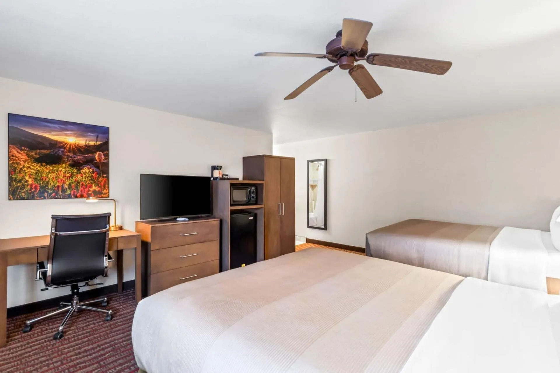 Bed in Quality Inn near Rocky Mountain National Park