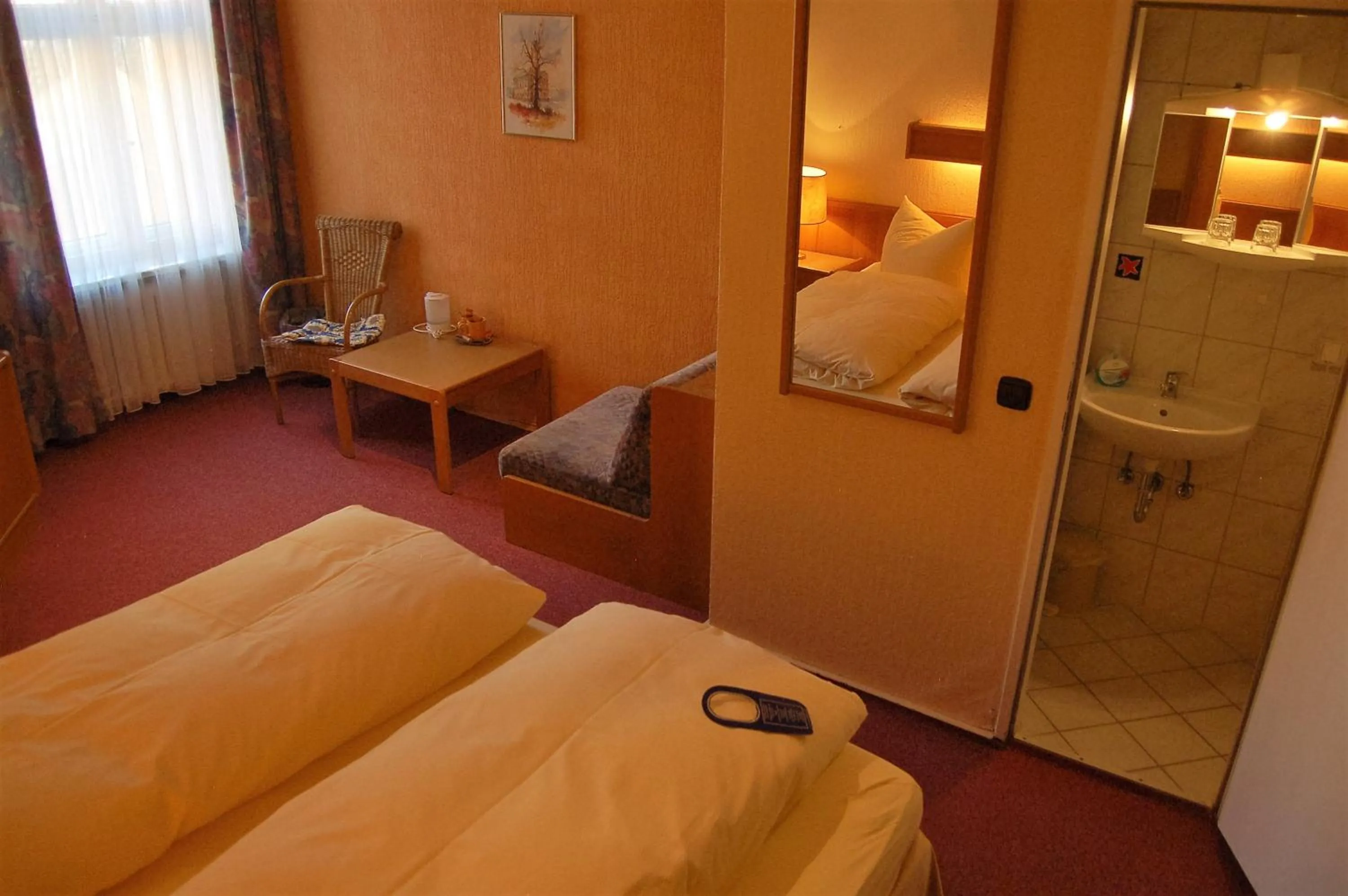 Shower, Bed in Hotel Graf Pückler