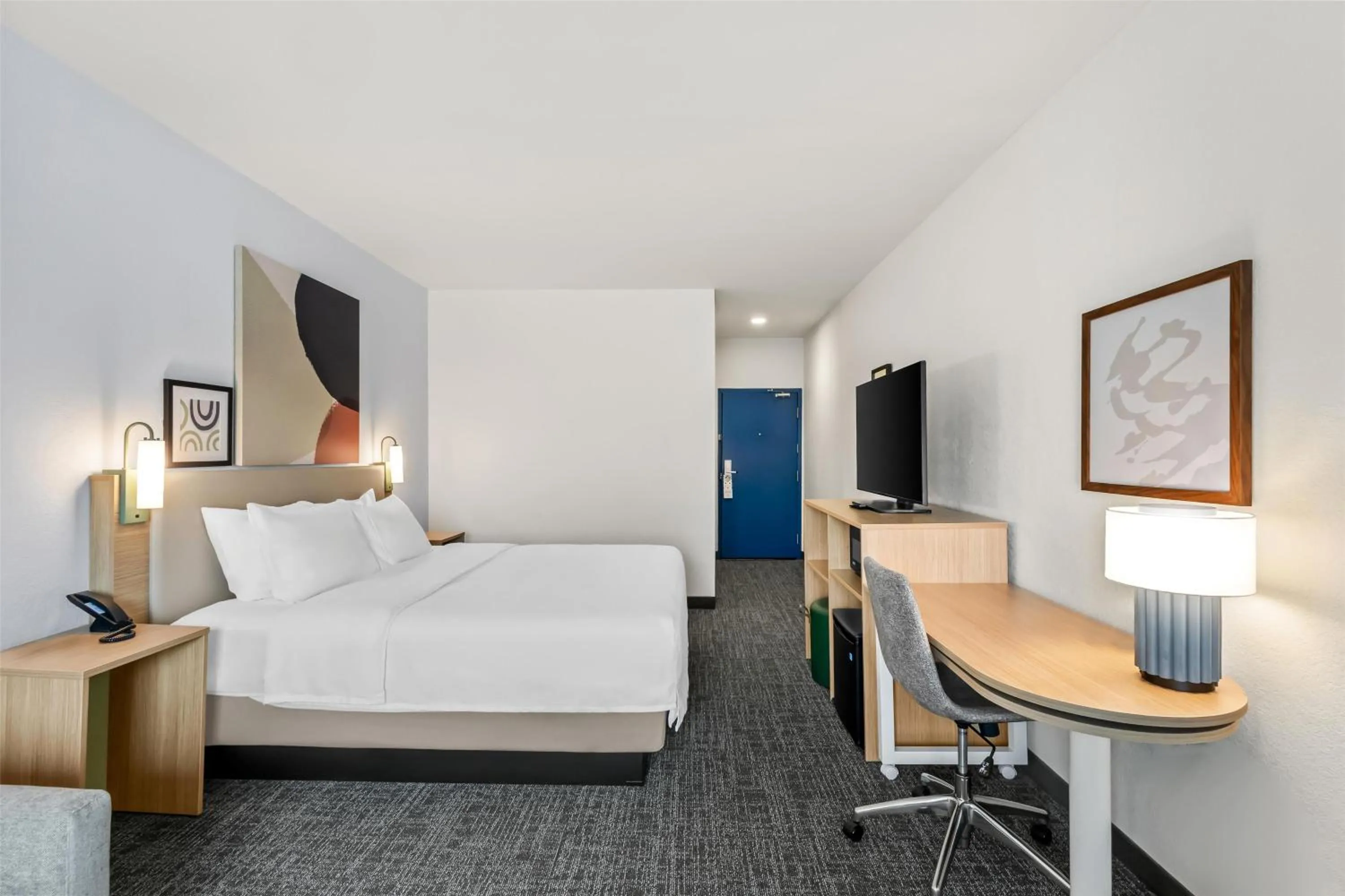 Bedroom, Bed in Spark by Hilton Duluth