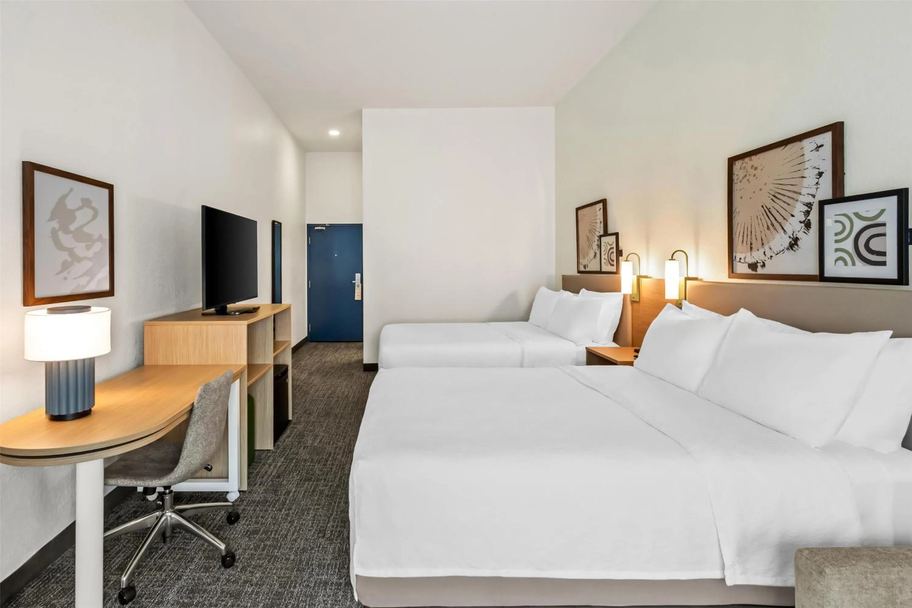 Bedroom, Bed in Spark by Hilton Duluth