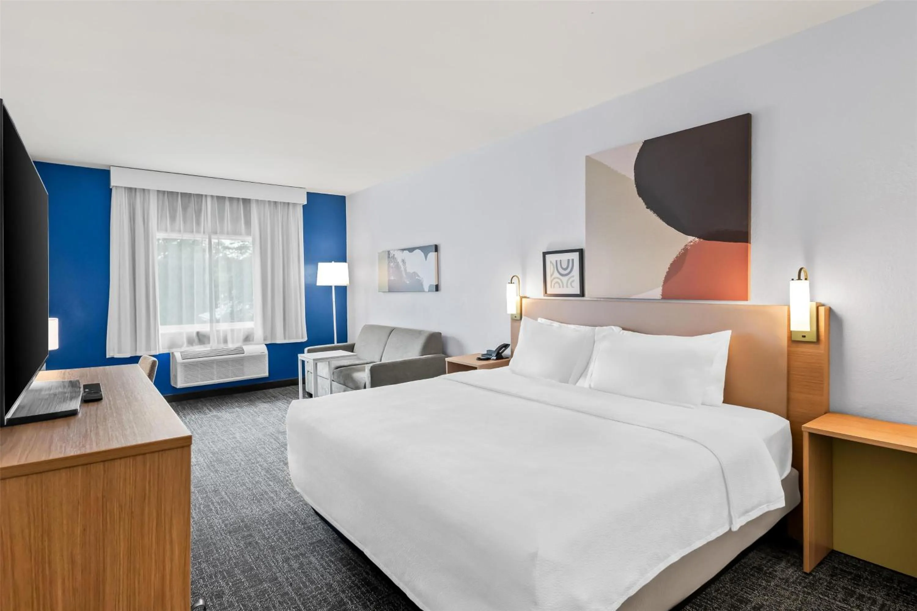 Living room, Bed in Spark by Hilton Duluth