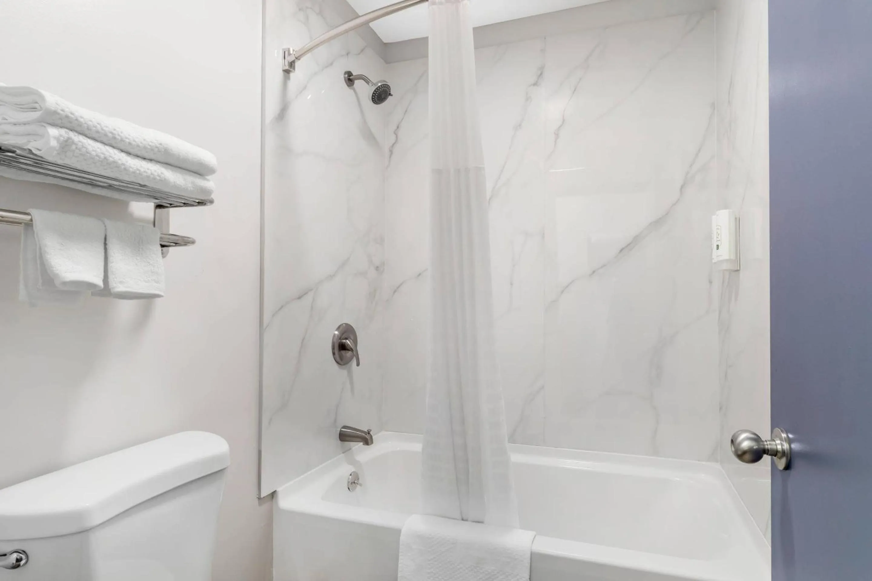 Bedroom in Quality Inn Madison - Huntsville