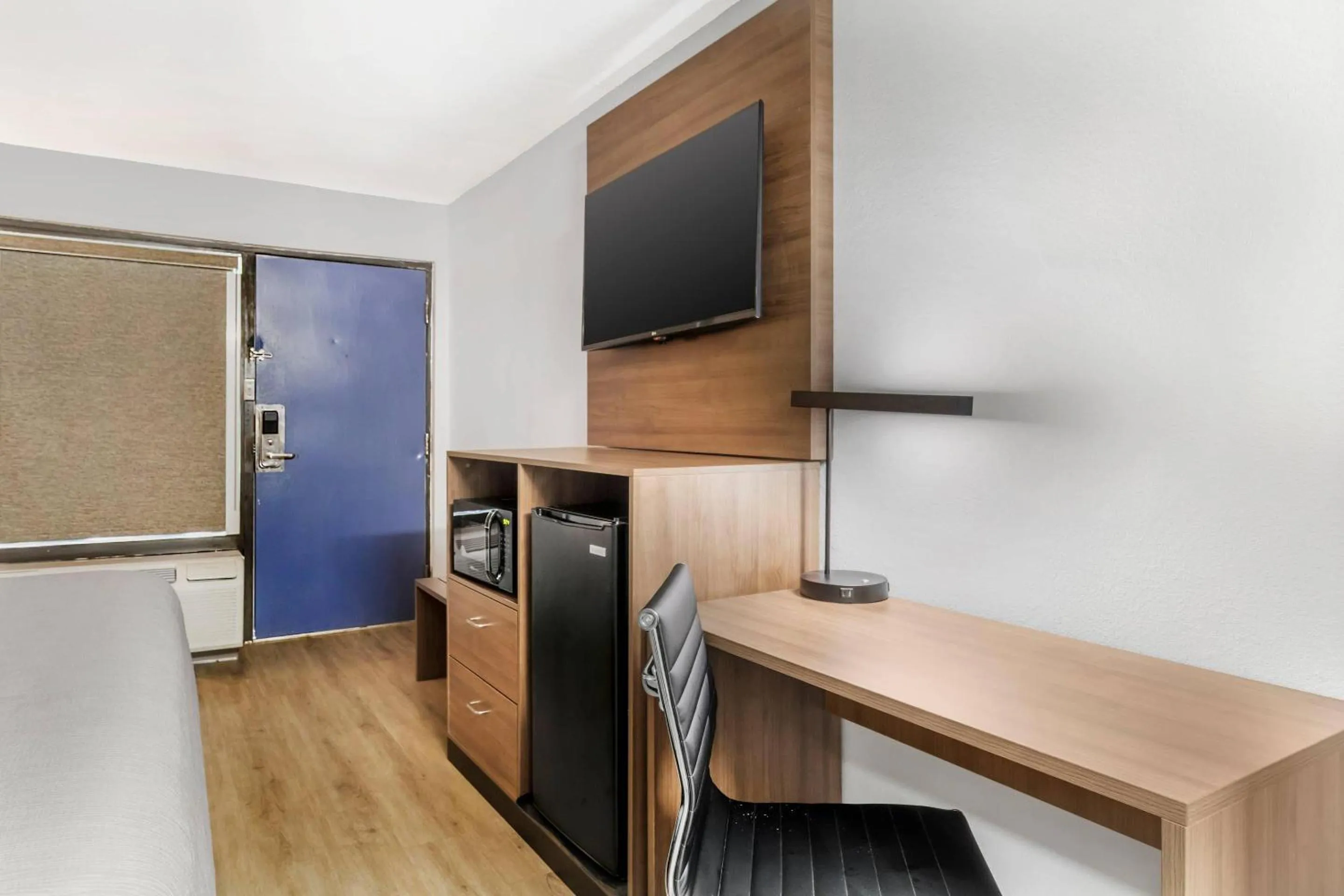 TV and multimedia in Quality Inn Madison - Huntsville