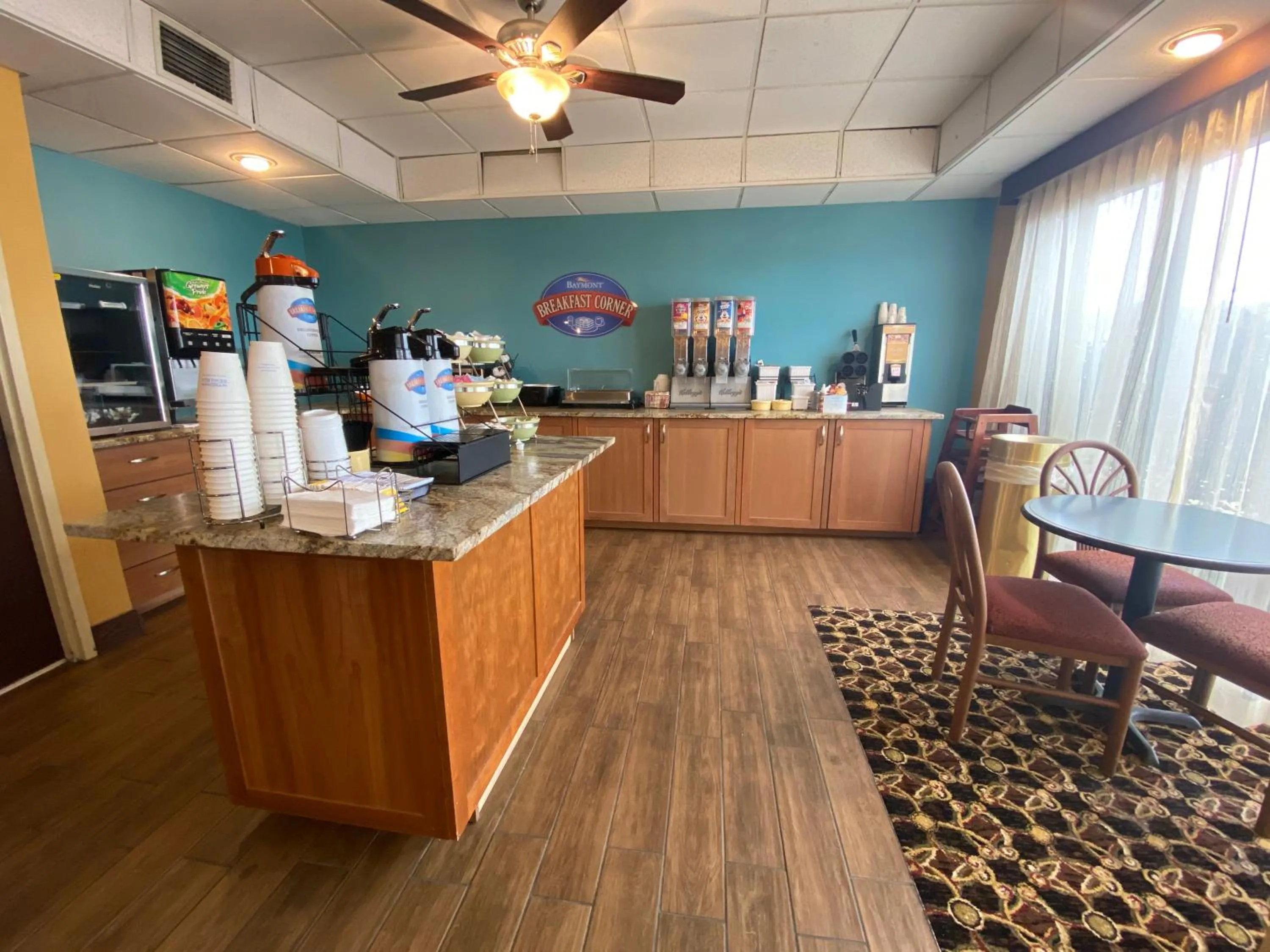 Food and drinks in Baymont by Wyndham Fayetteville