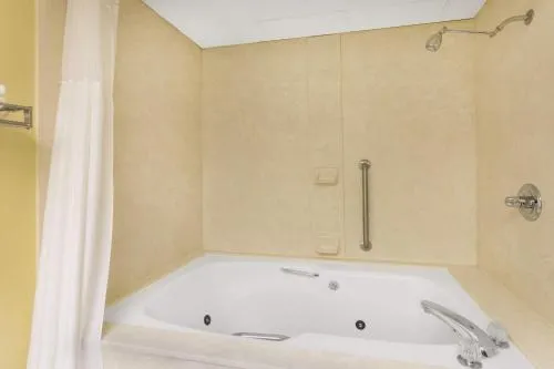 Baymont by Wyndham Fayetteville