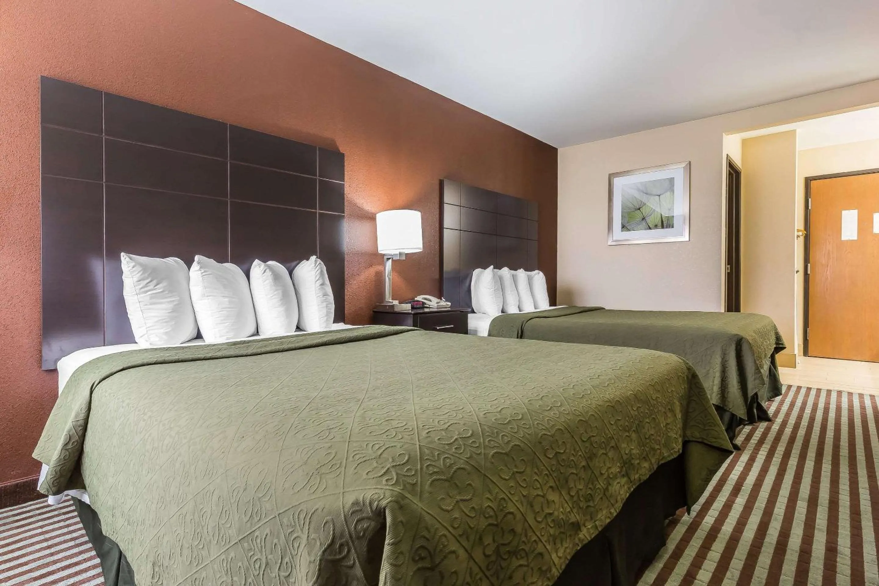 Bedroom, Bed in Quality Inn Mount Vernon, IL