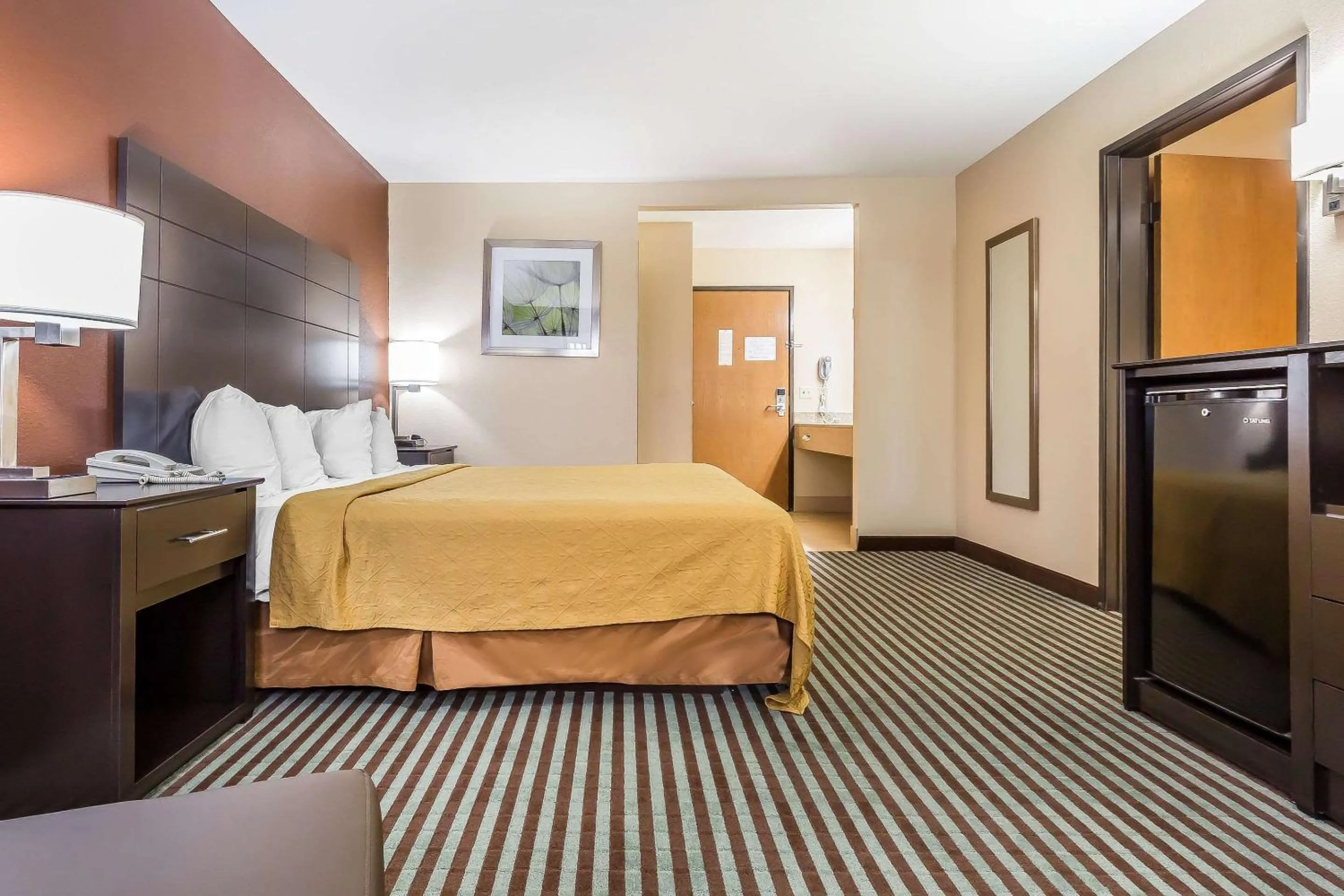 Bedroom, Bed in Quality Inn Mount Vernon, IL