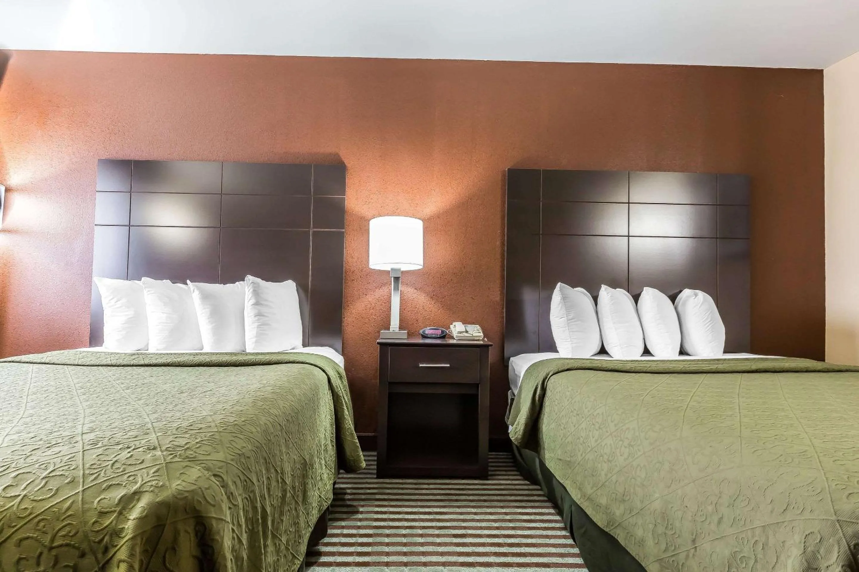 Bedroom, Bed in Quality Inn Mount Vernon, IL