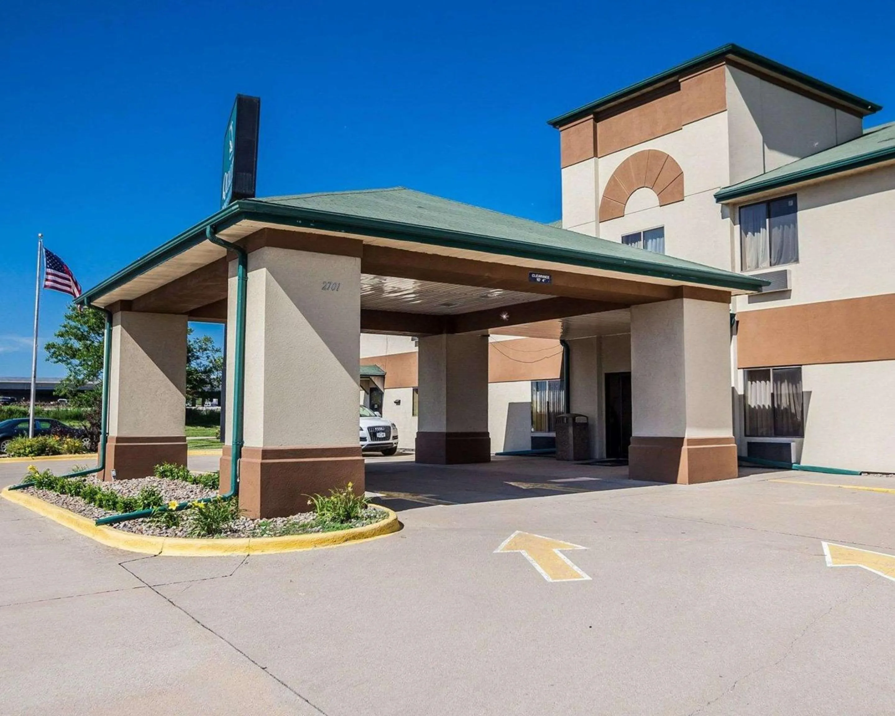 Property building in Quality Inn & Suites Altoona - Des Moines