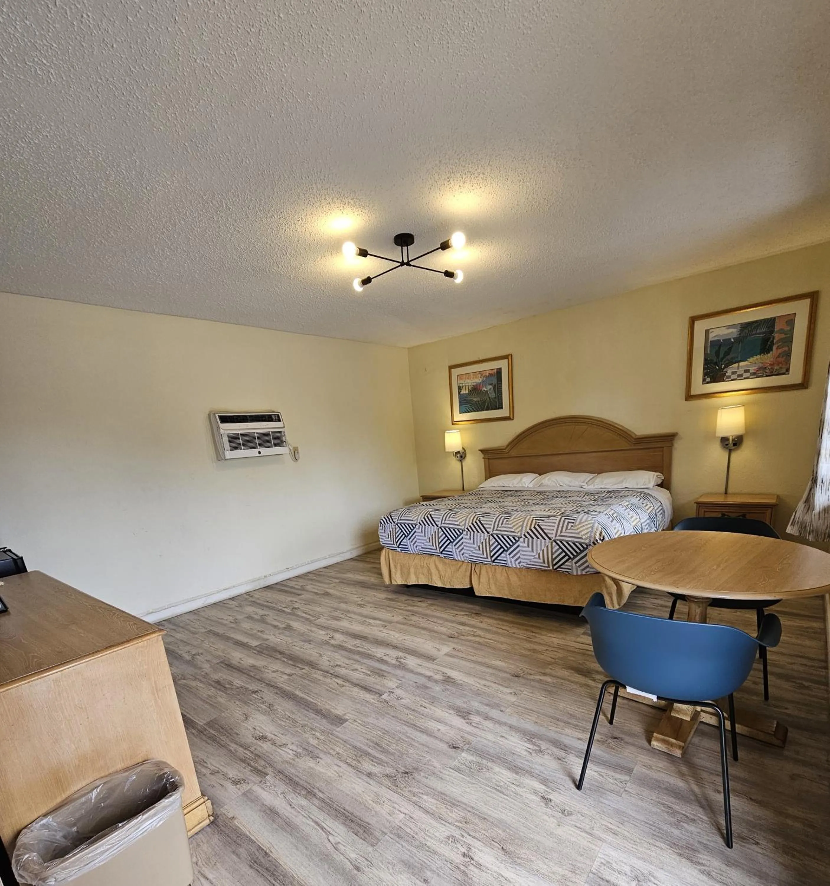 Bed in Rodeway Inn Fort Pierce US Highway 1