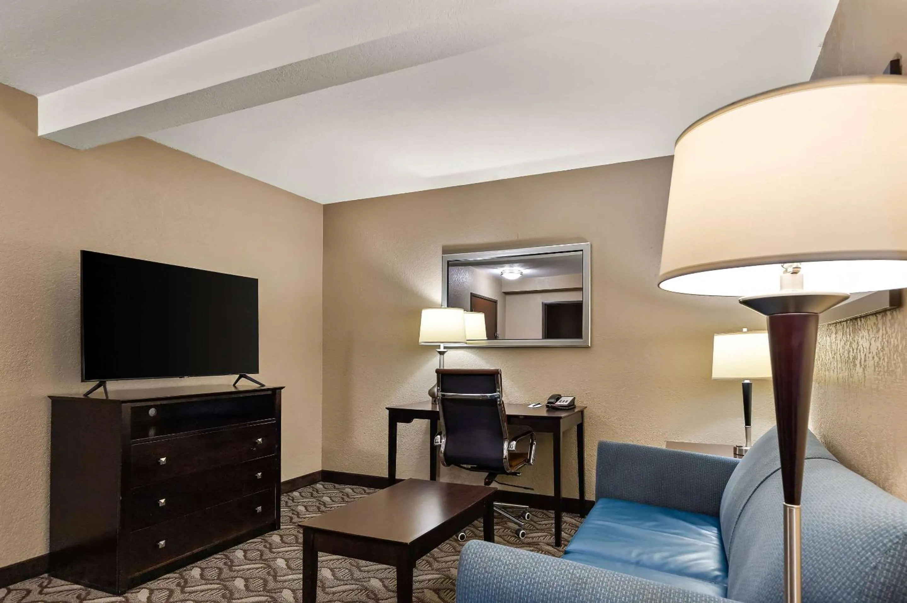 Bedroom in Comfort Inn & Suites Springfield I-55