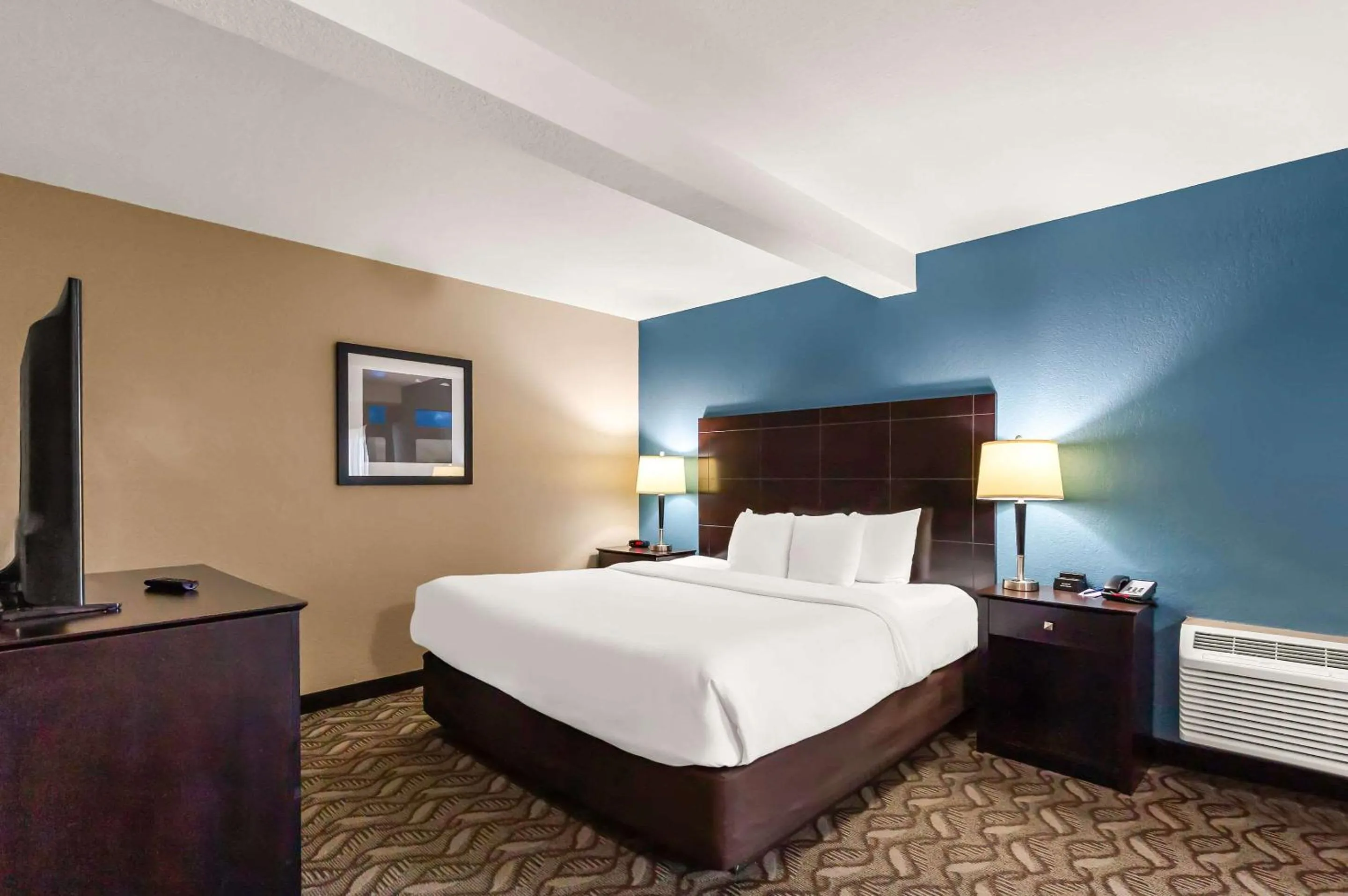 Bedroom, Bed in Comfort Inn & Suites Springfield I-55