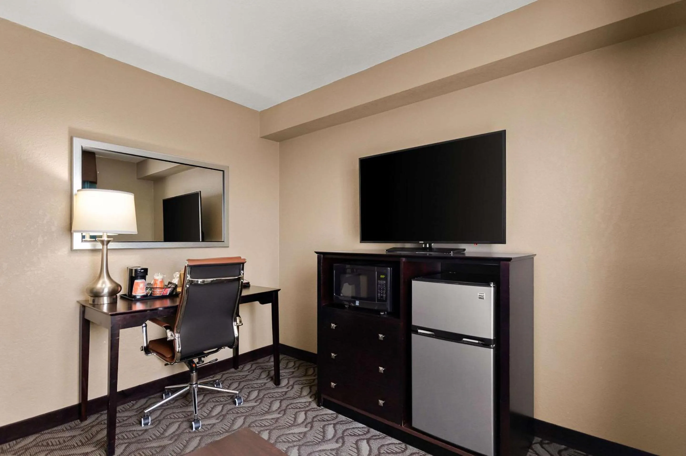 Bedroom in Comfort Inn & Suites Springfield I-55