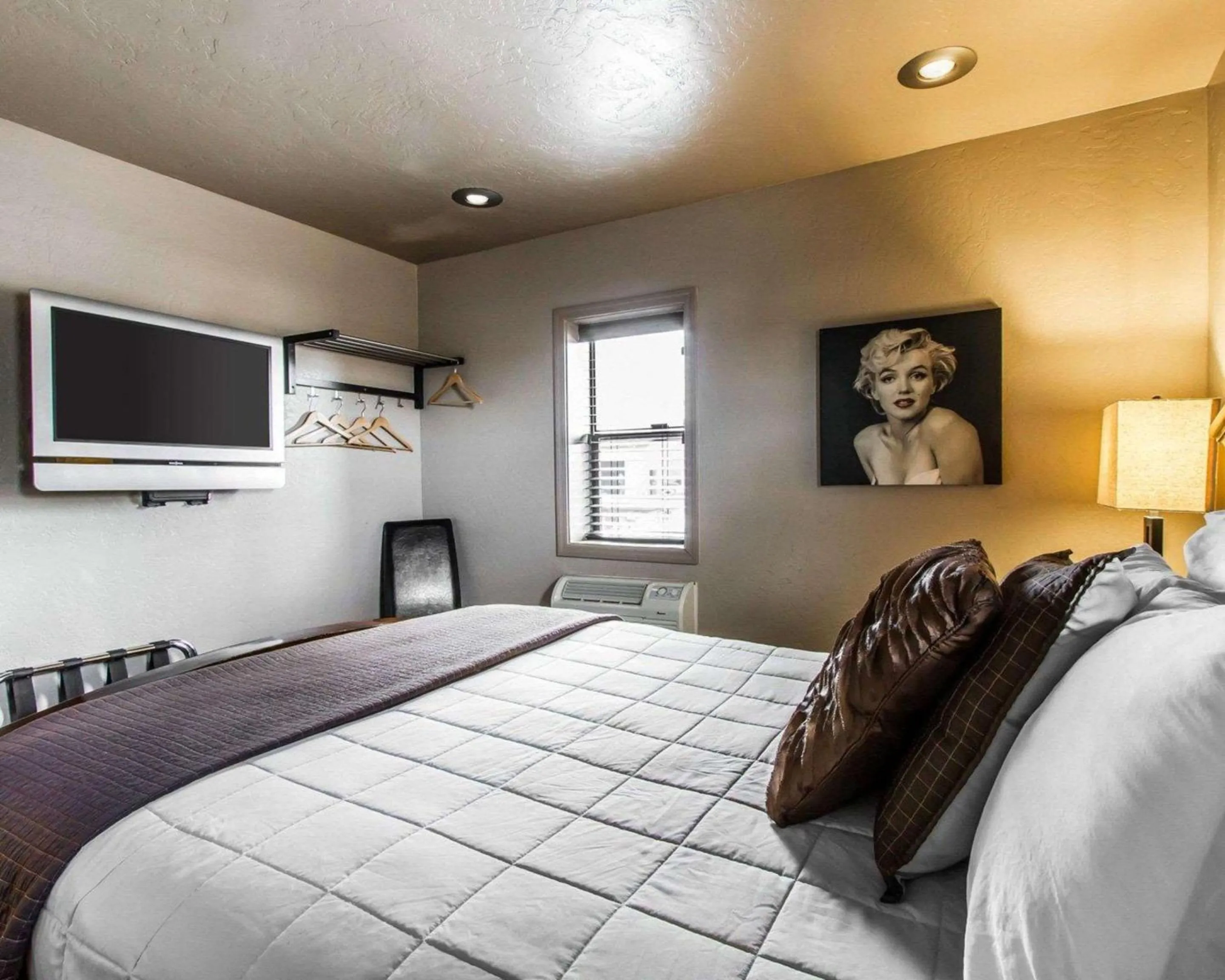 Bedroom, Bed in Rodeway Inn & Suites Williams Downtowner-Rte 66