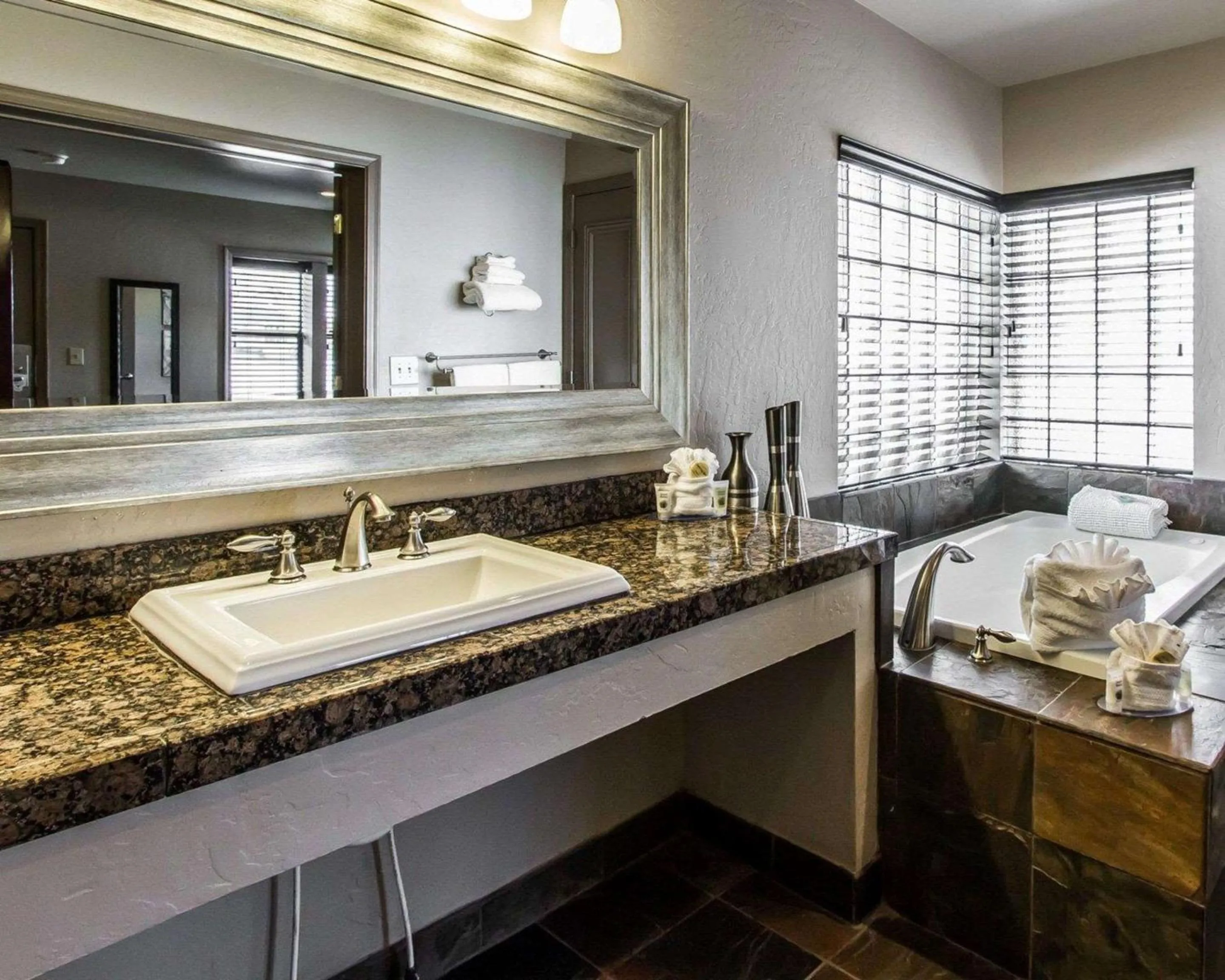 Bedroom in Rodeway Inn & Suites Williams Downtowner-Rte 66