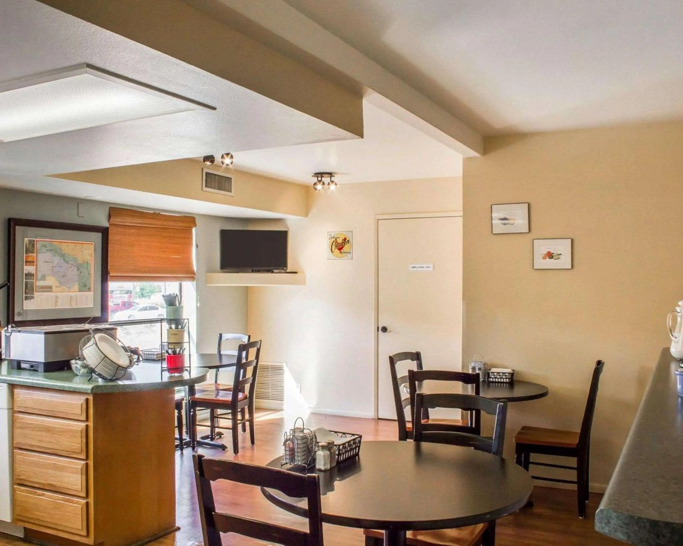 Restaurant/places to eat in Rodeway Inn Silver Creek Inn