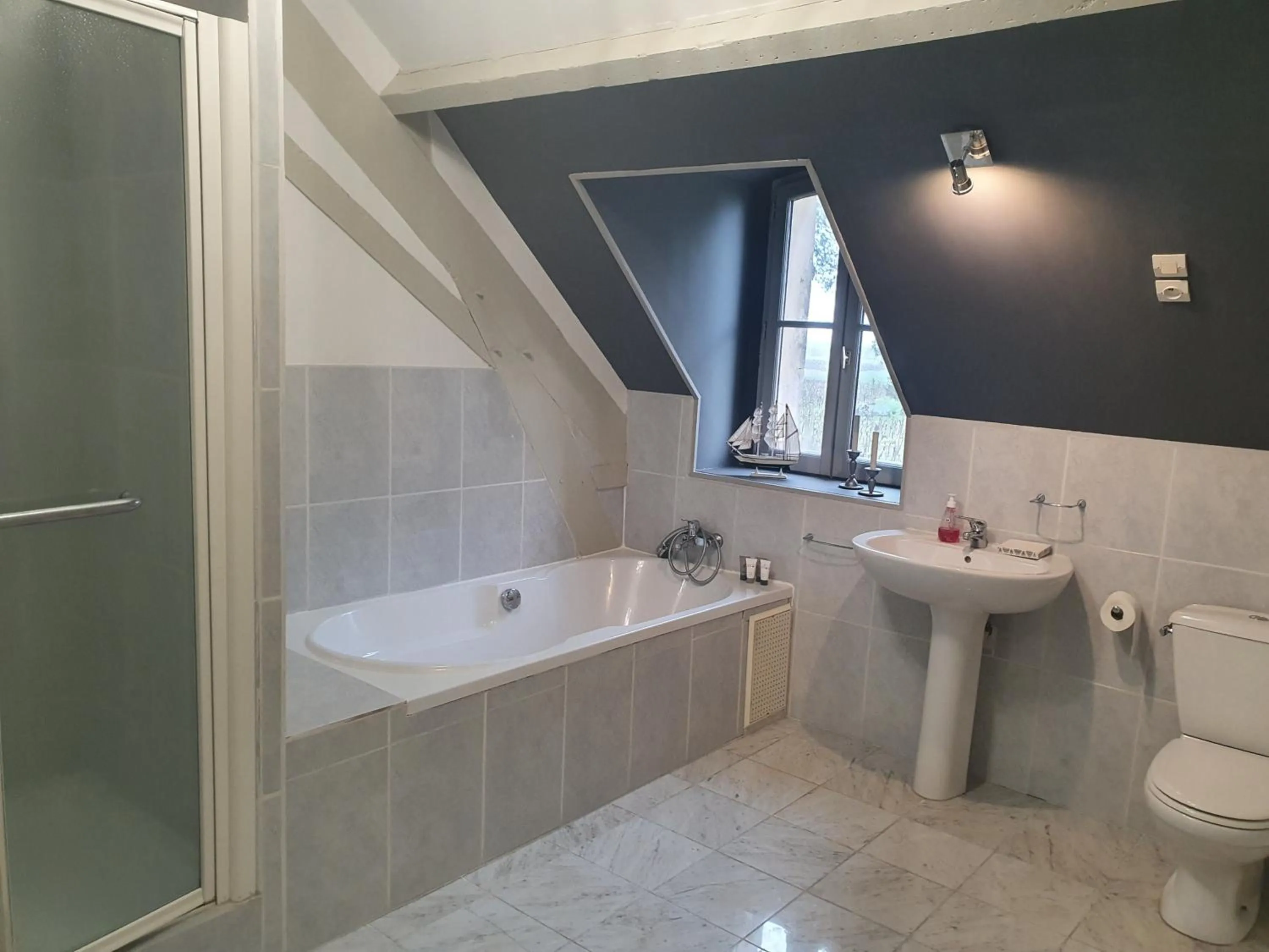 Bathroom in Le Logis d'Epargnes B&B and Gite