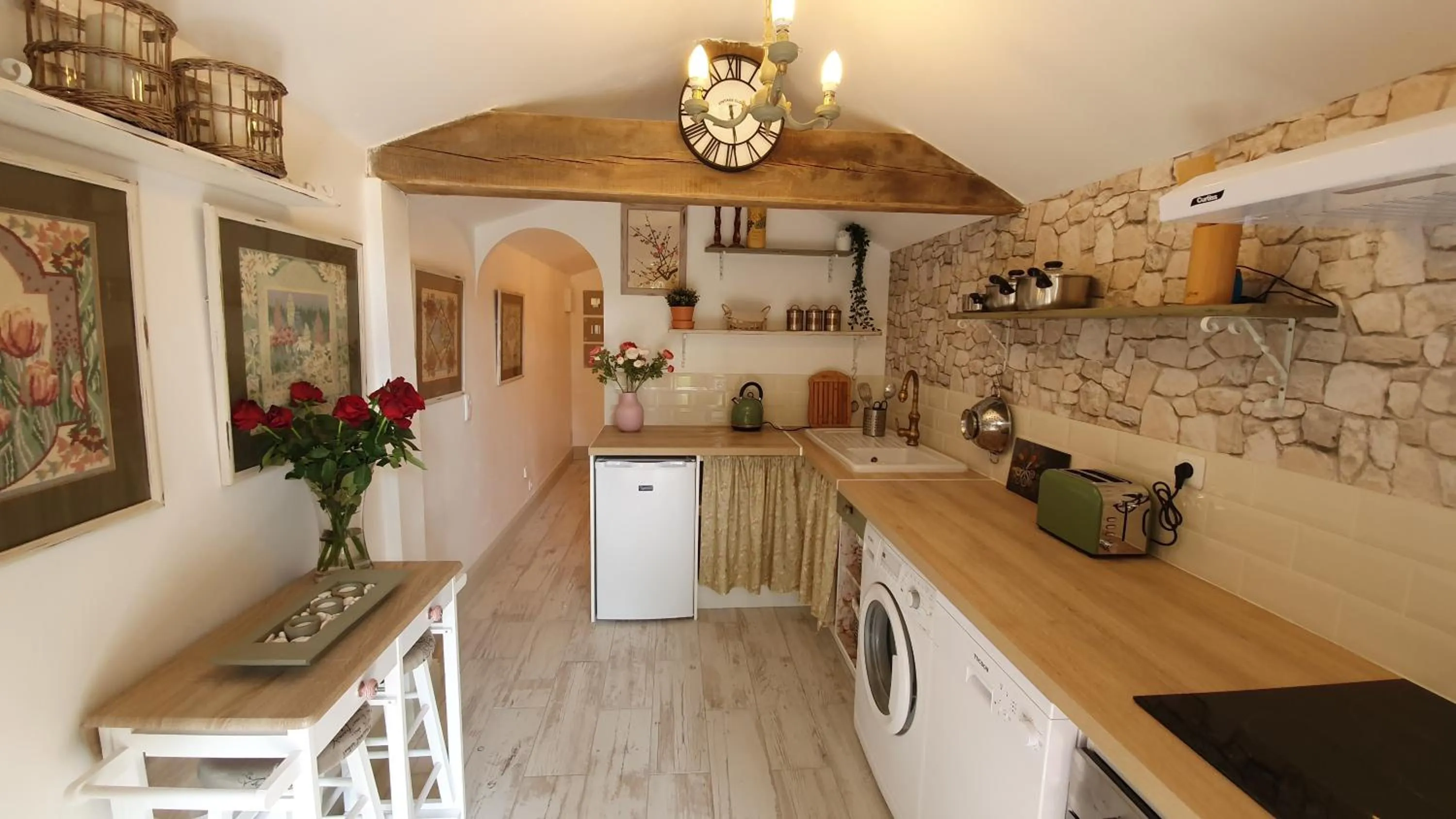 Kitchen or kitchenette in Le Logis d'Epargnes B&B and Gite