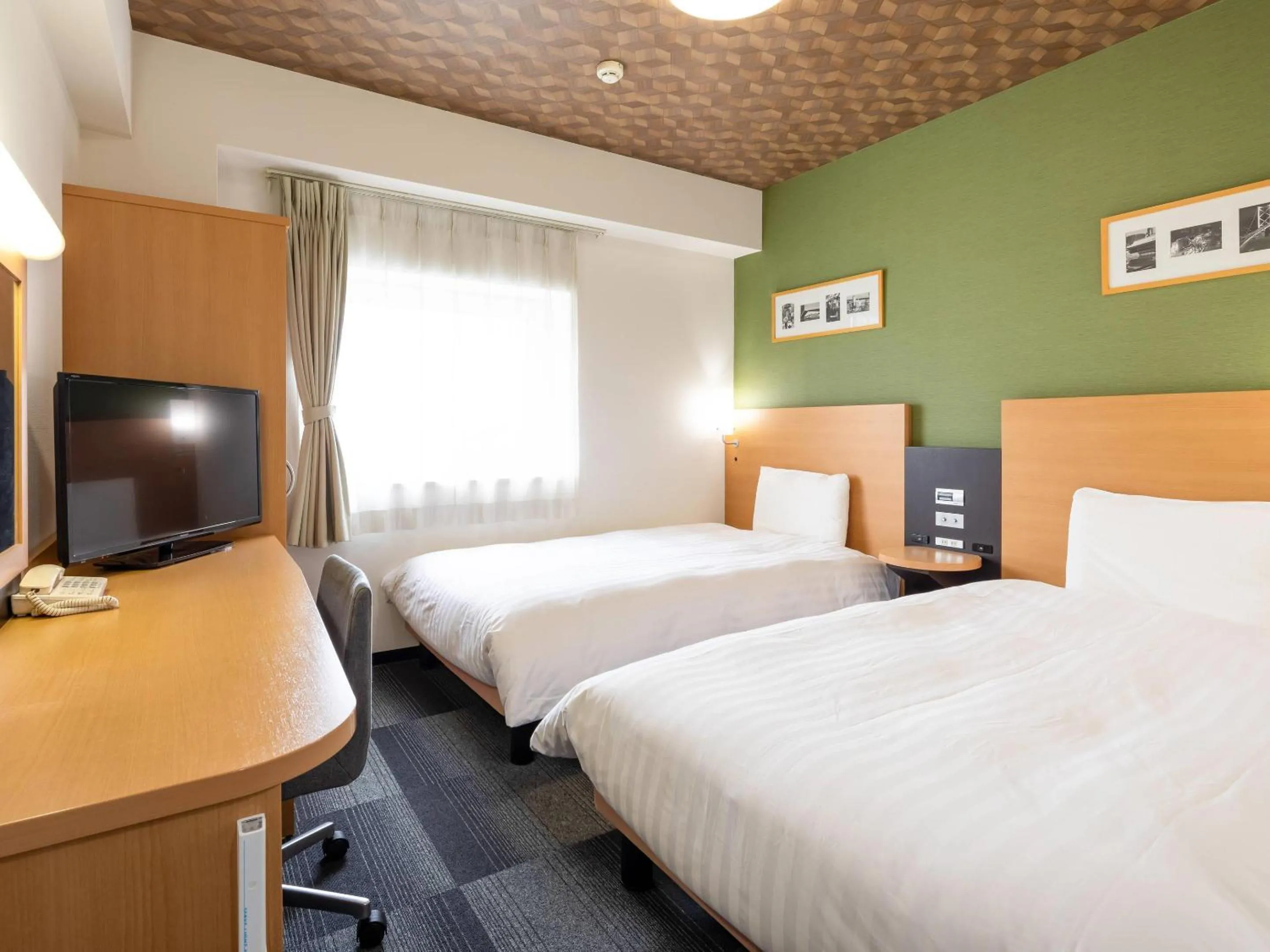 Bedroom, Bed in Comfort Hotel Kurosaki