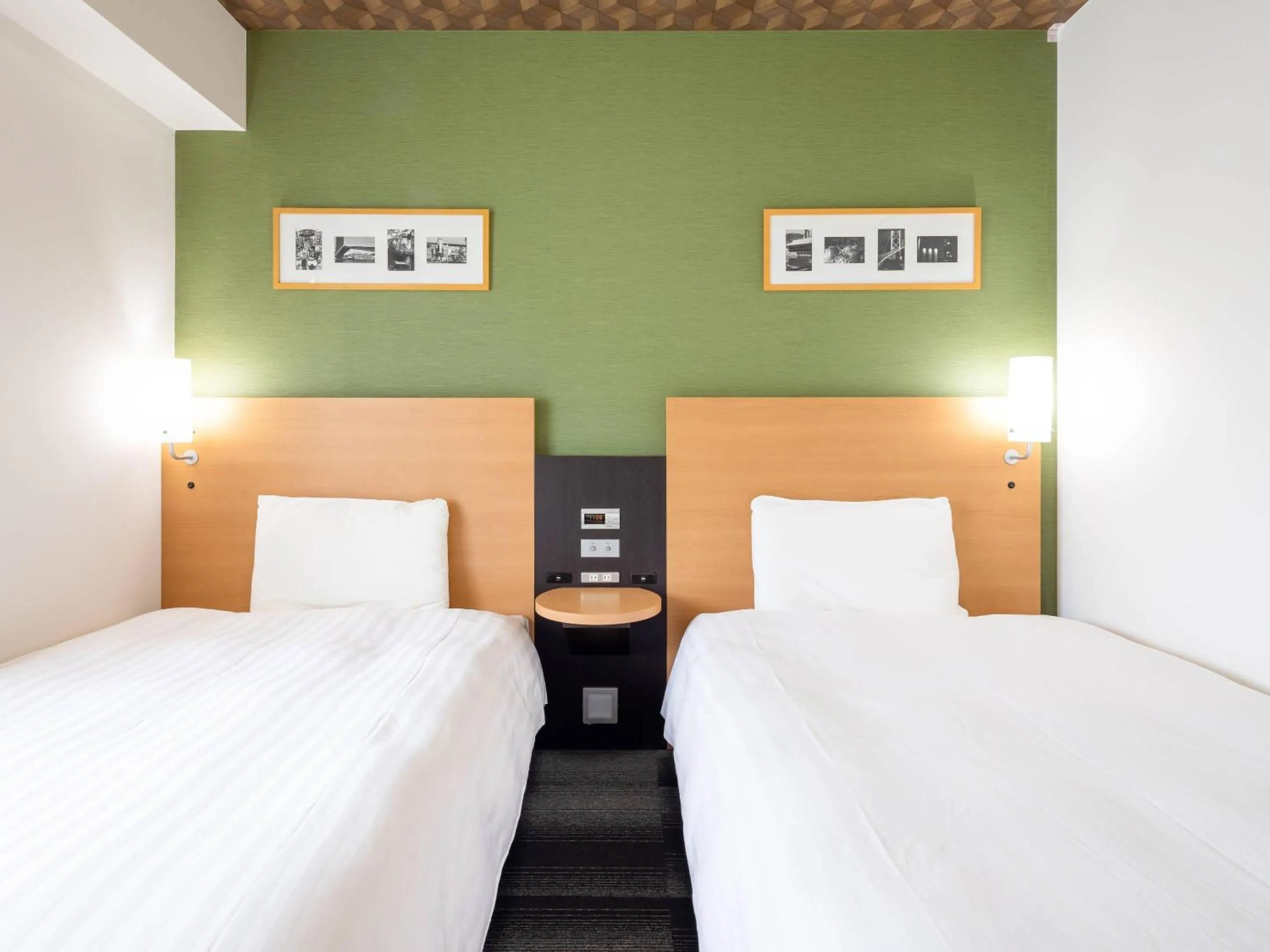 Bedroom, Bed in Comfort Hotel Kurosaki