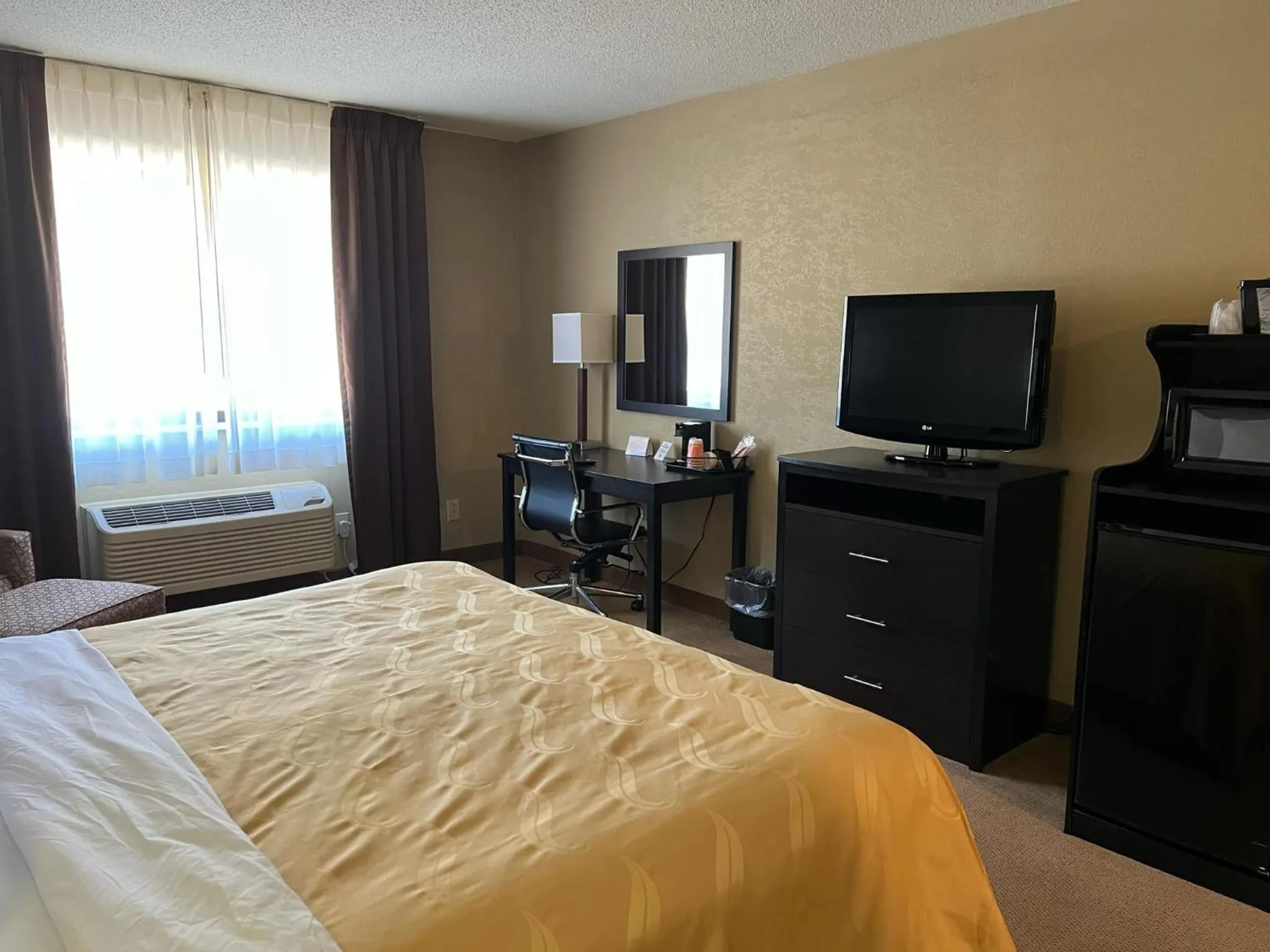 Bedroom, Bed in Quality Inn