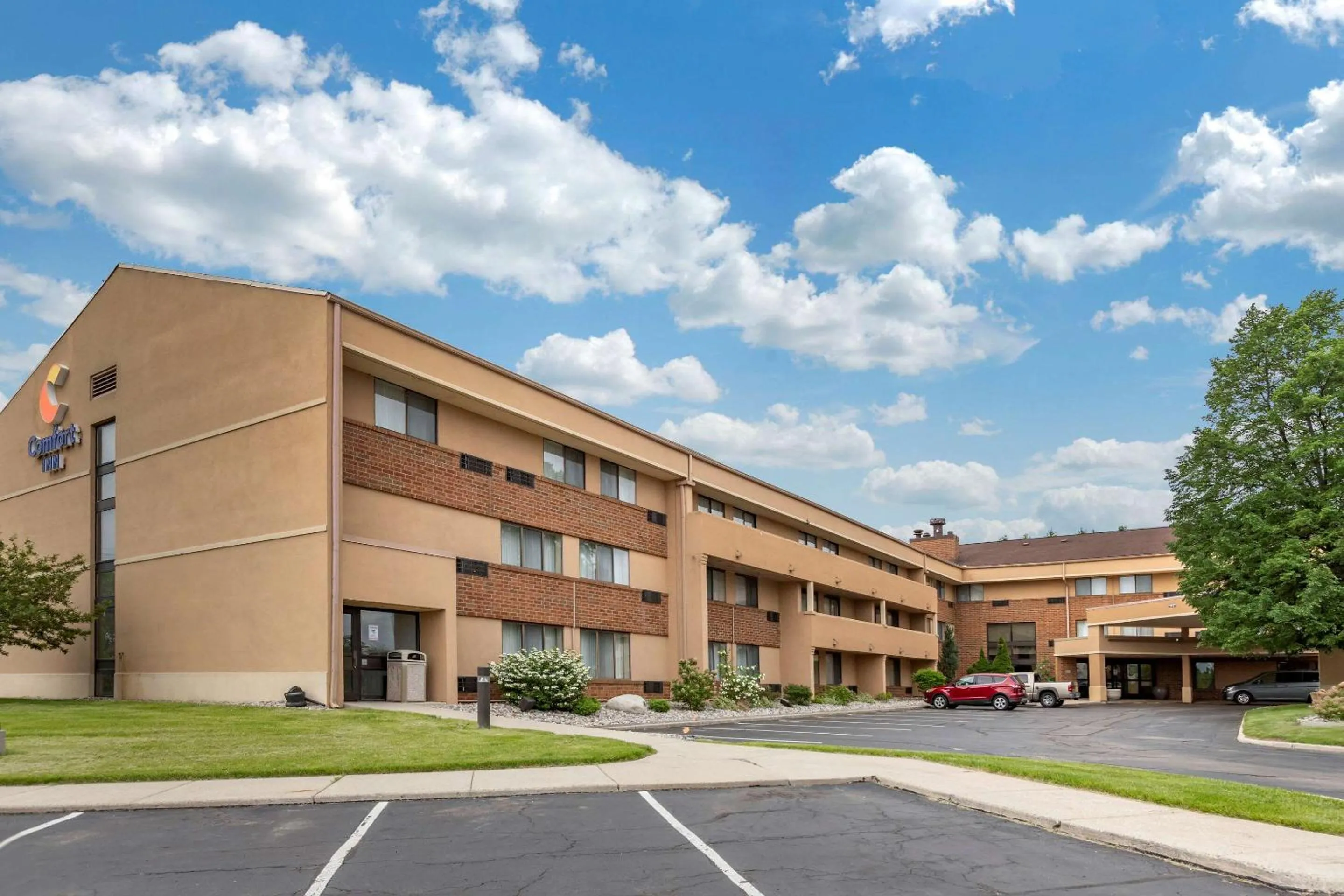 Property building in Comfort Inn Lansing West