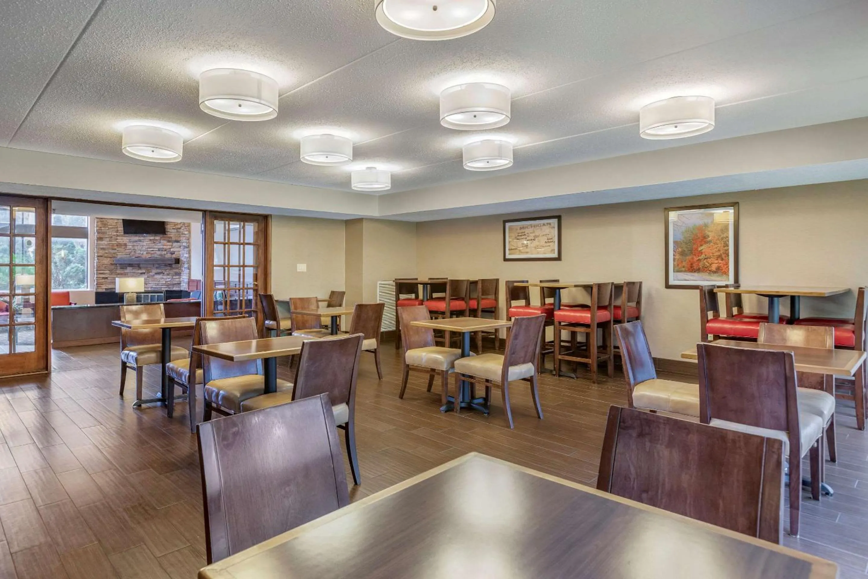 Restaurant/places to eat in Comfort Inn Lansing West