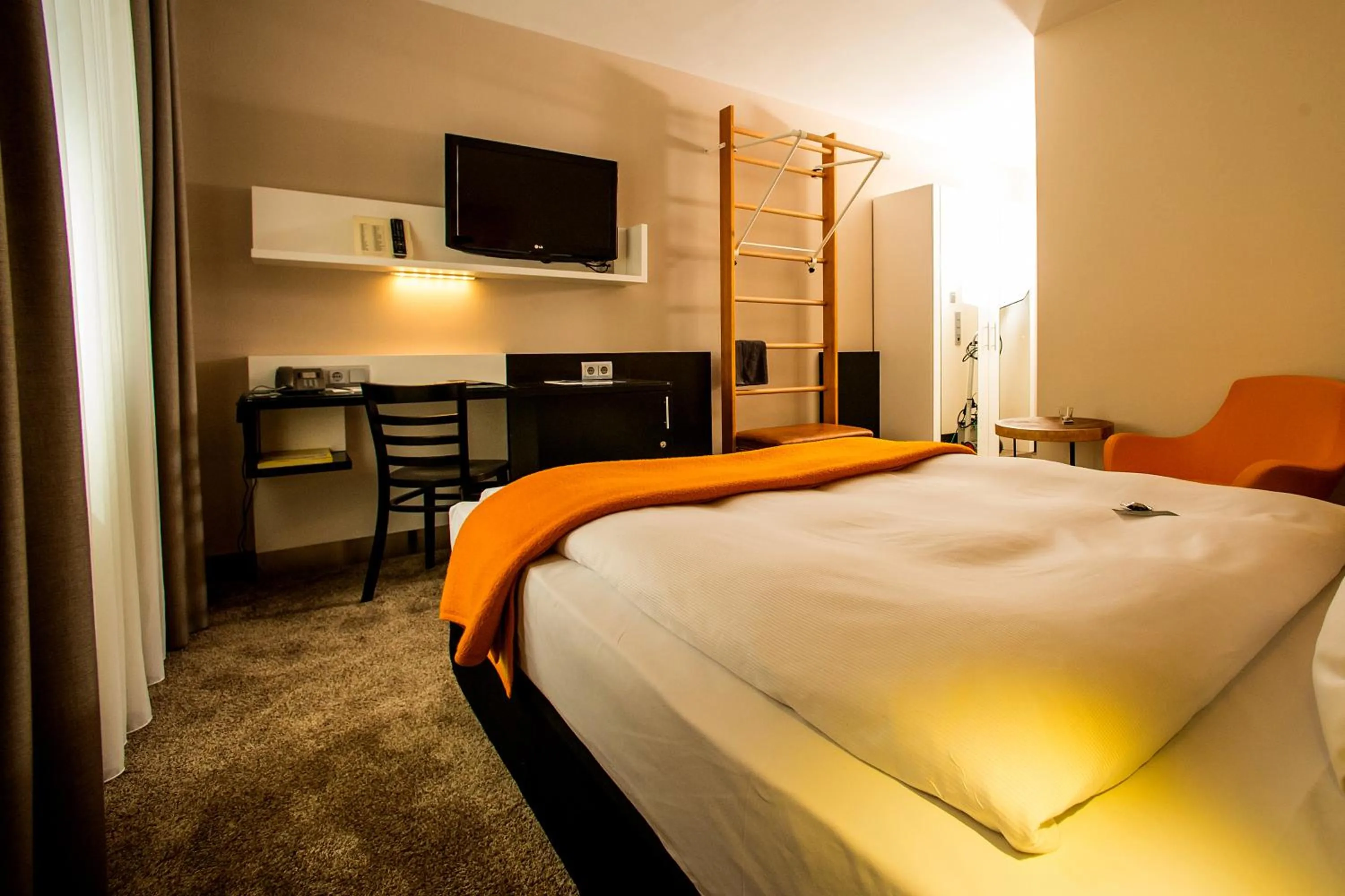 Photo of the whole room, Bed in Turm Hotel